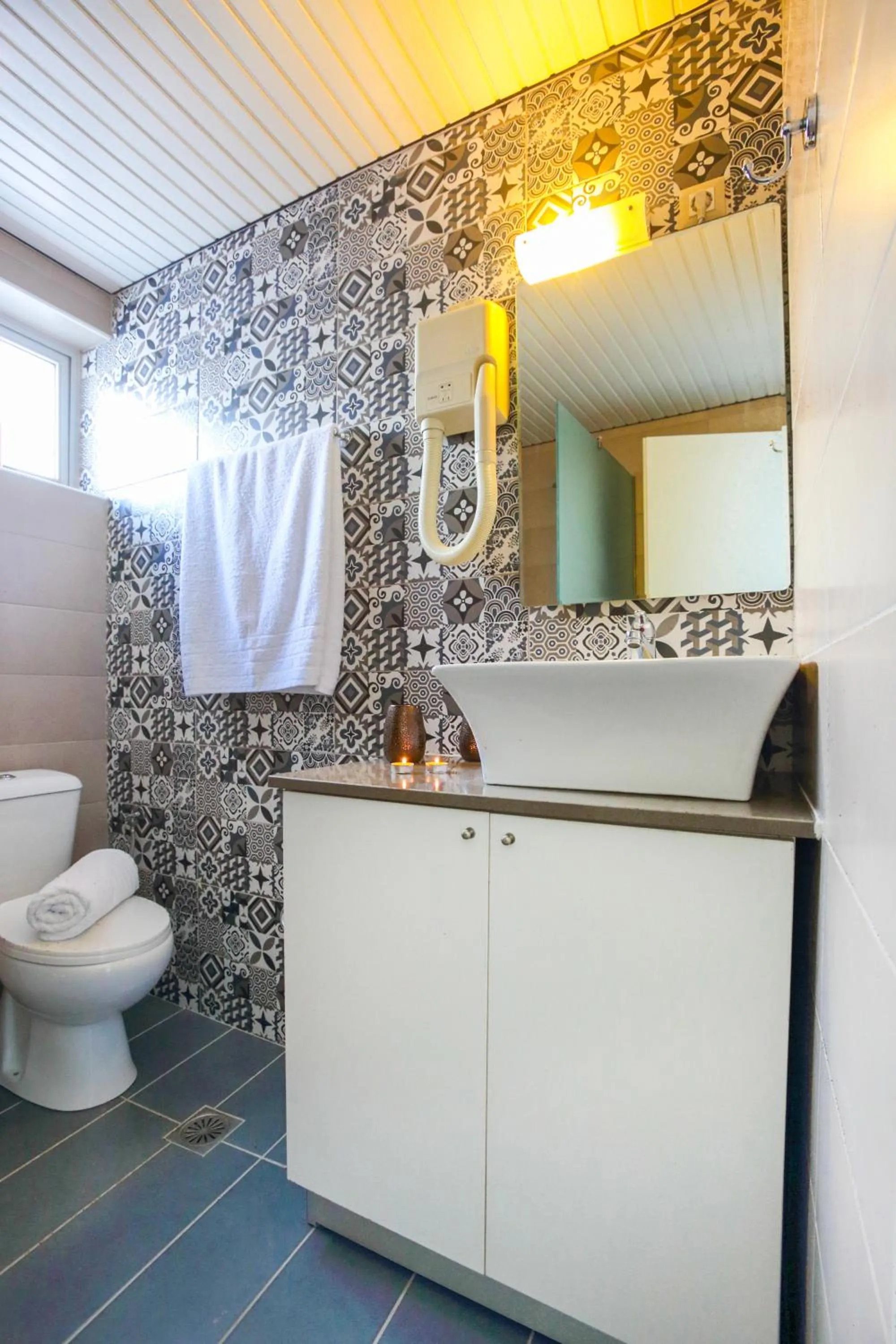 Bathroom in Happy Days