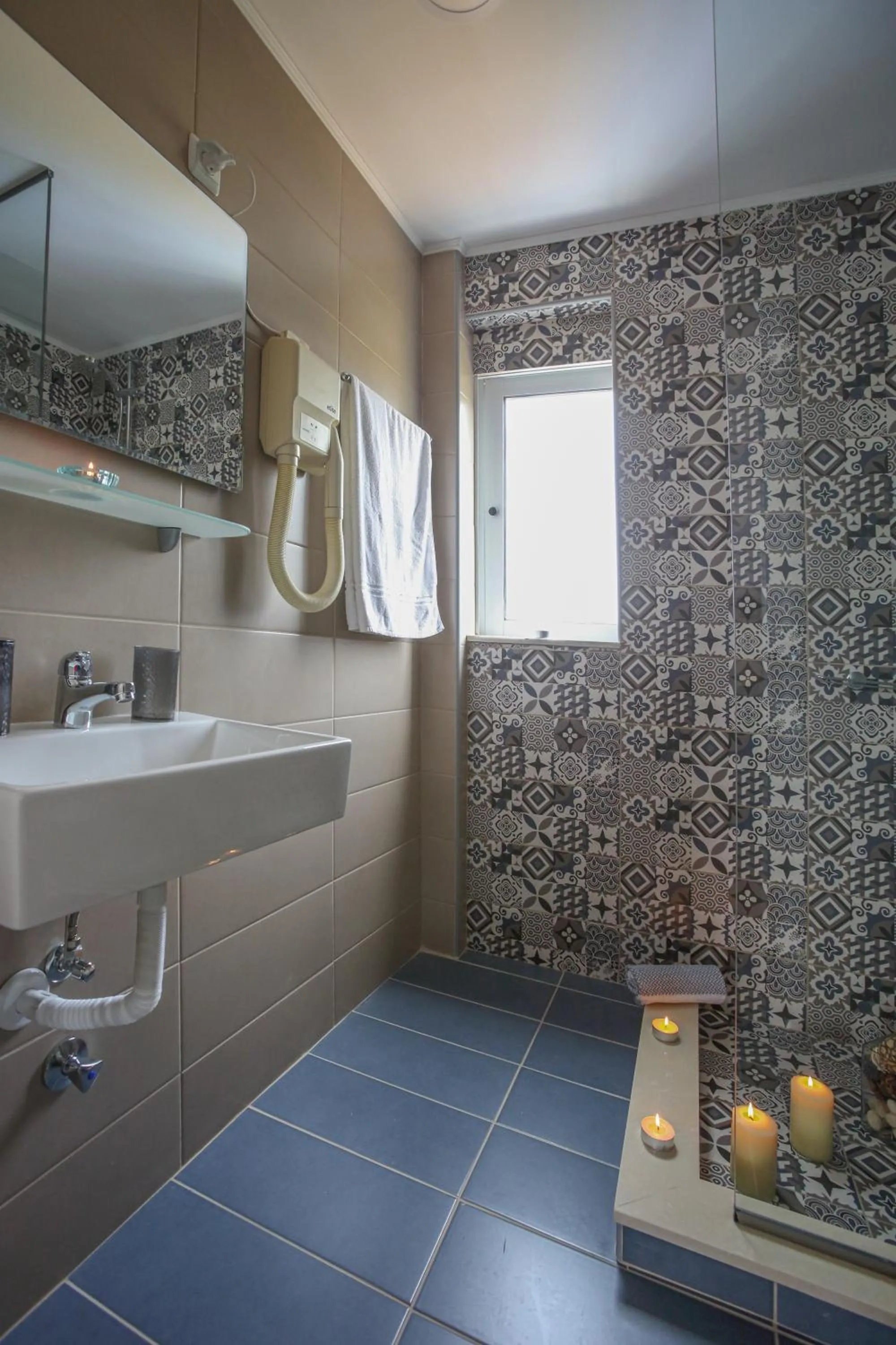 Shower in Happy Days