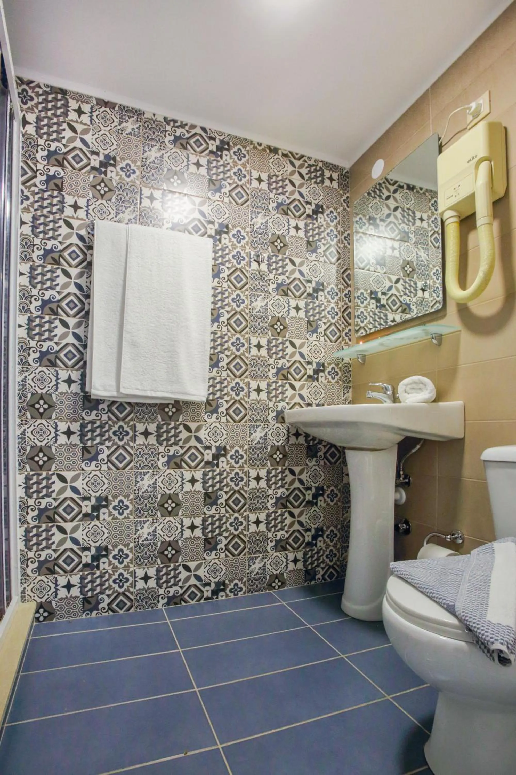 Bathroom in Happy Days