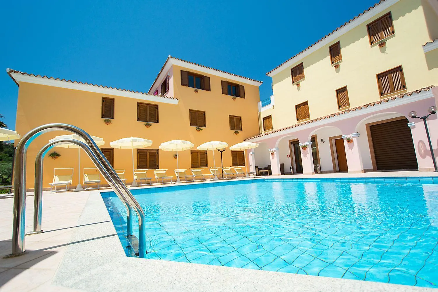 Swimming pool in Residence Cala Viola