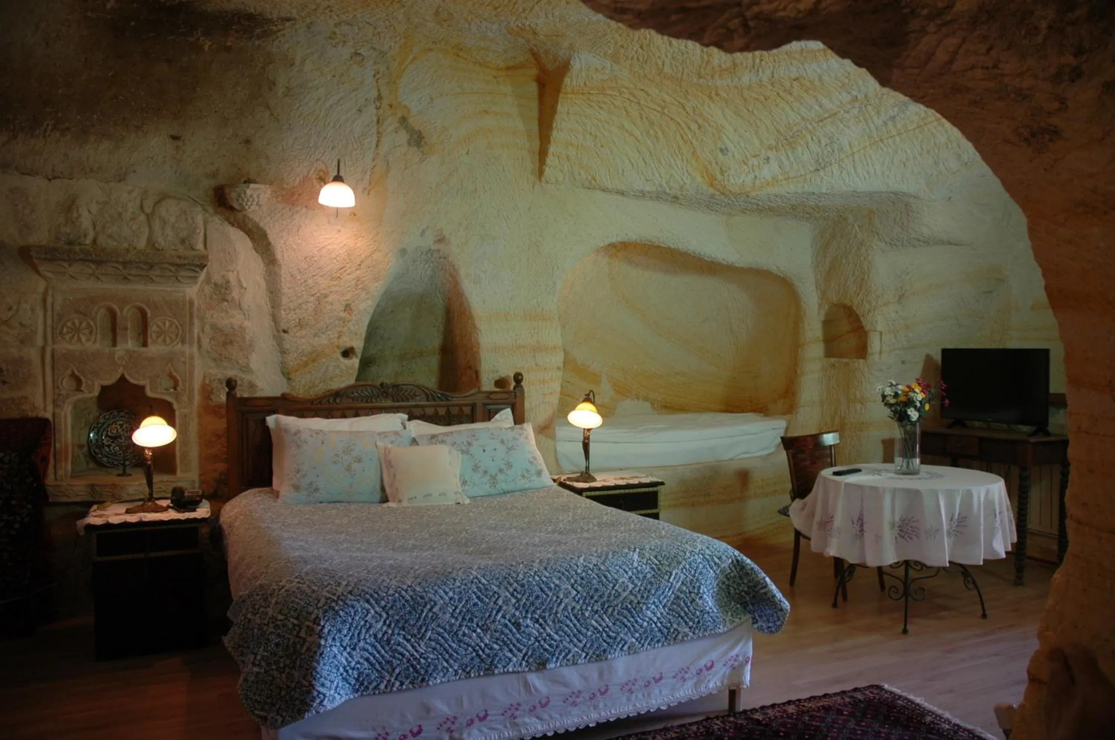 Photo of the whole room, Bed in Elkep Evi Cave Hotel