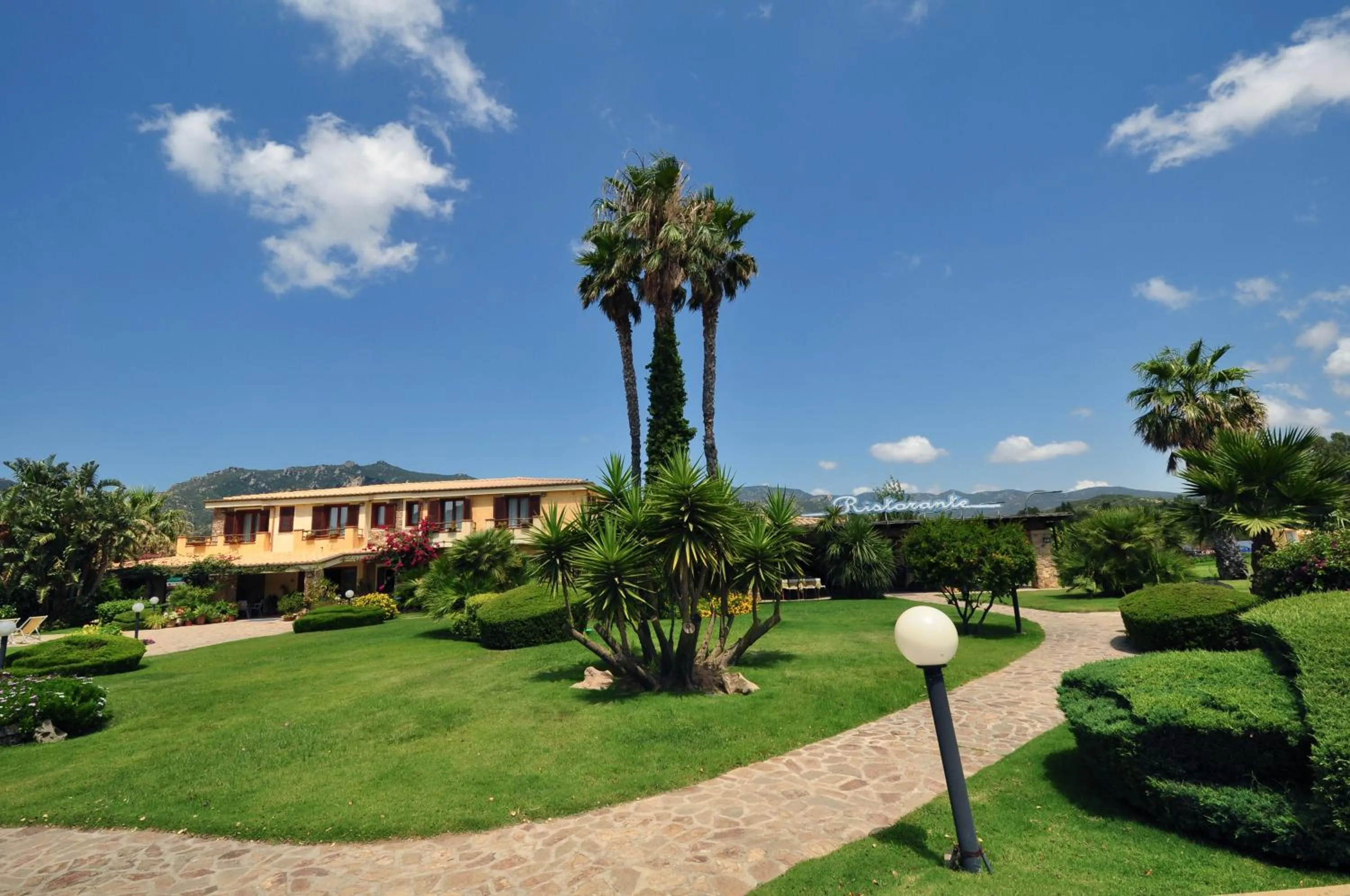Garden in Le Anfore Hotel