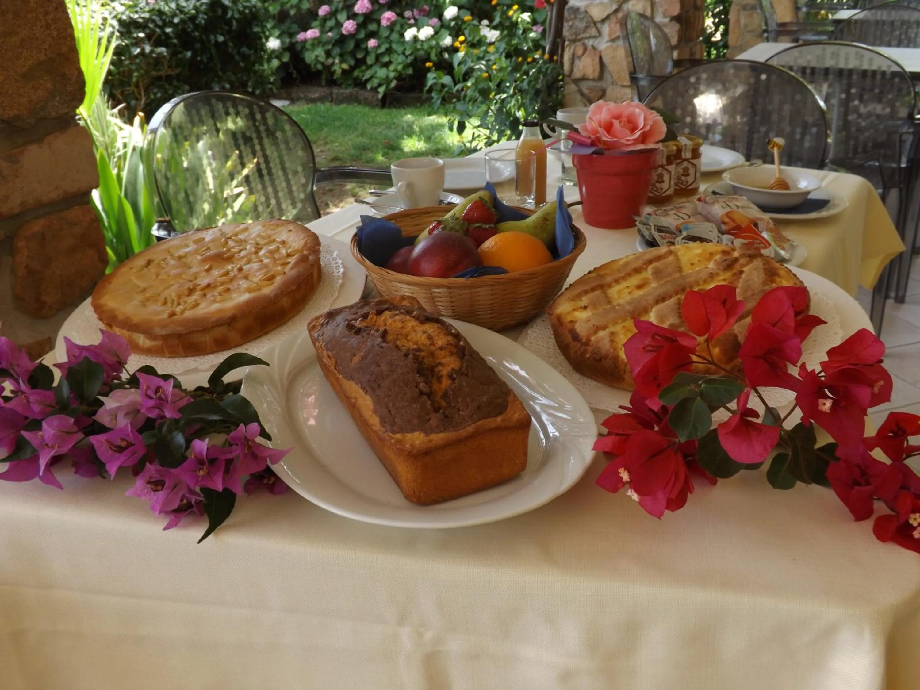 Restaurant/places to eat in Le Anfore Hotel