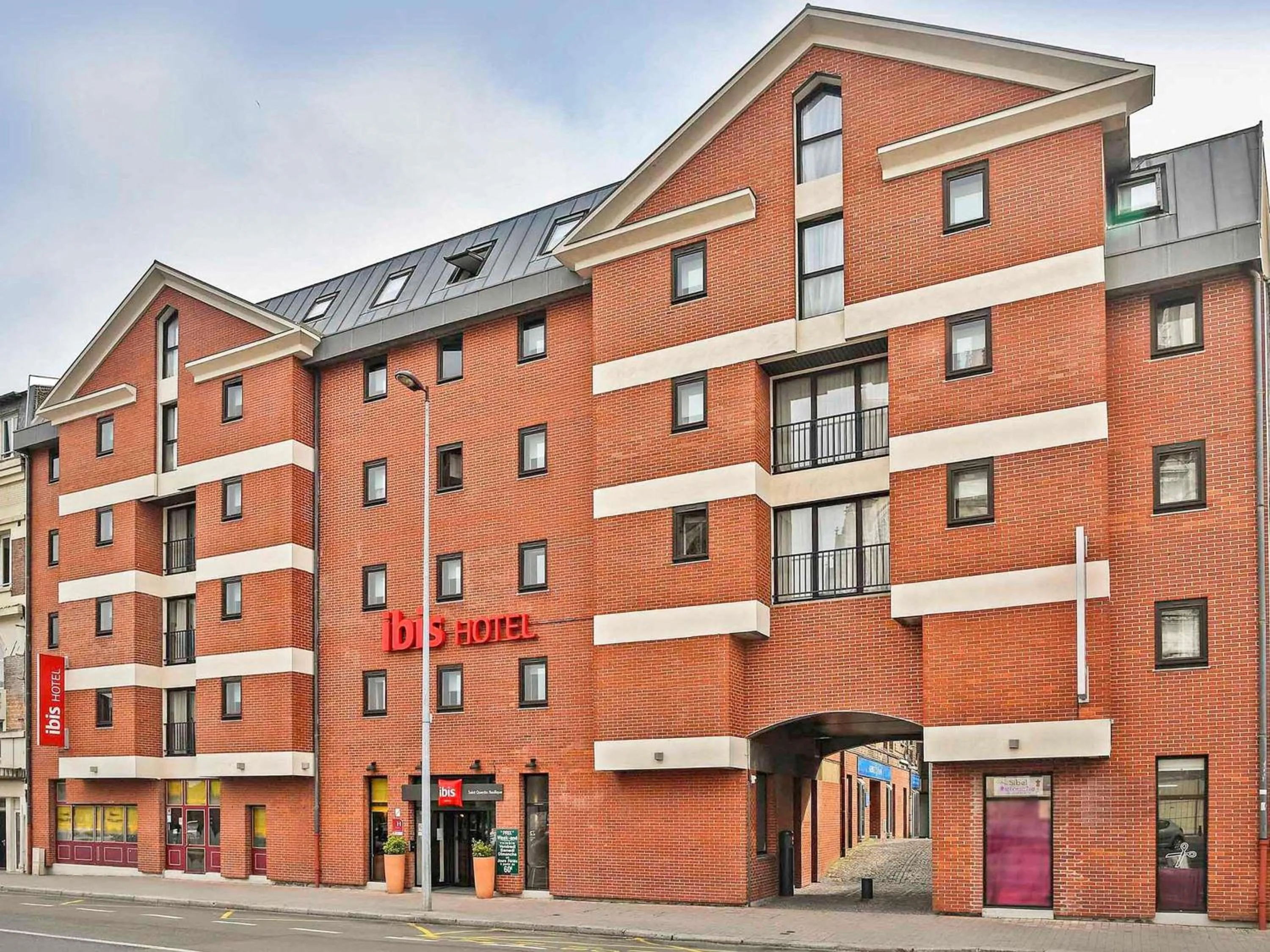 Property building in ibis Saint Quentin Basilique