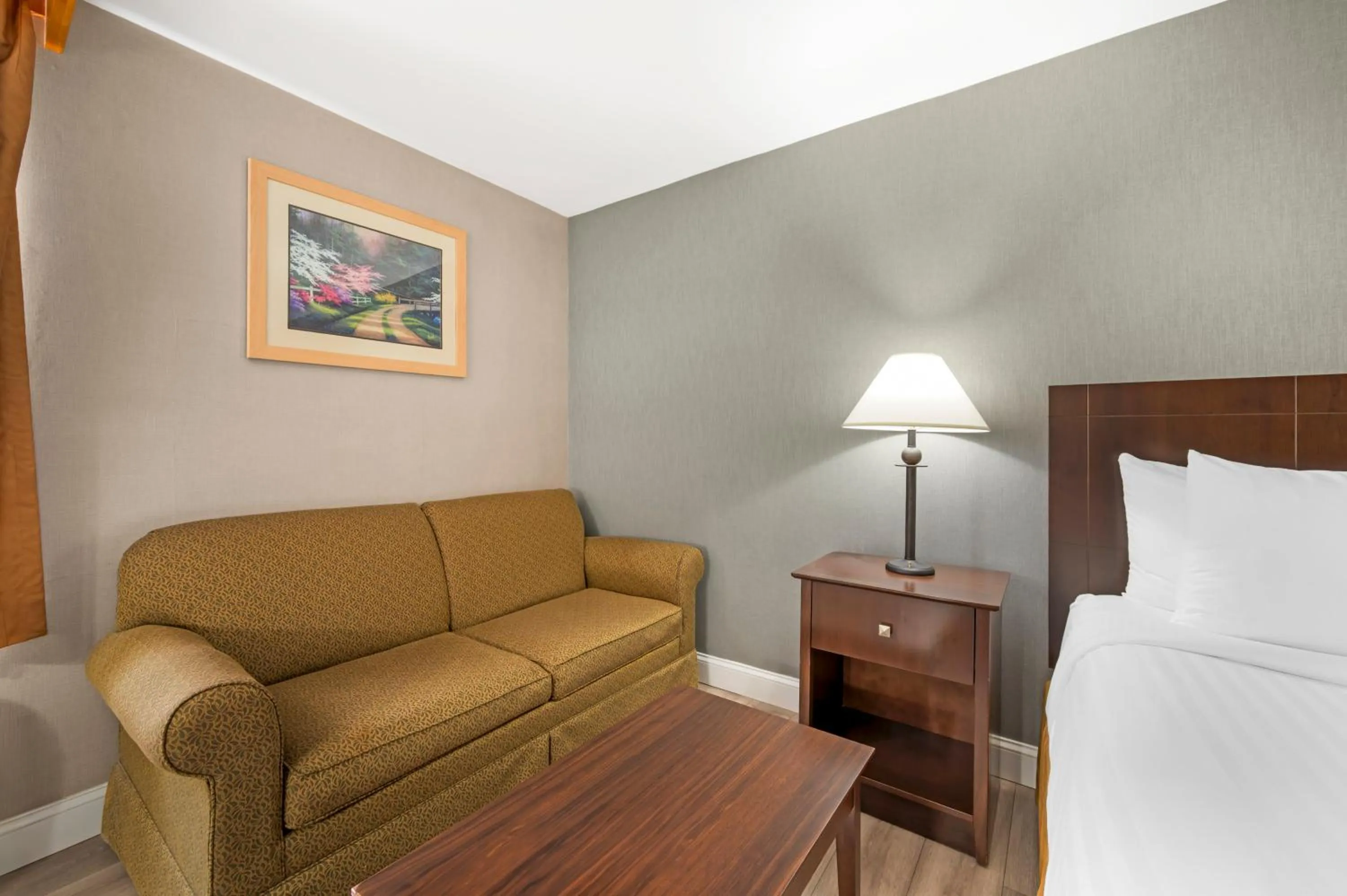 Bed in Best Western Manassas