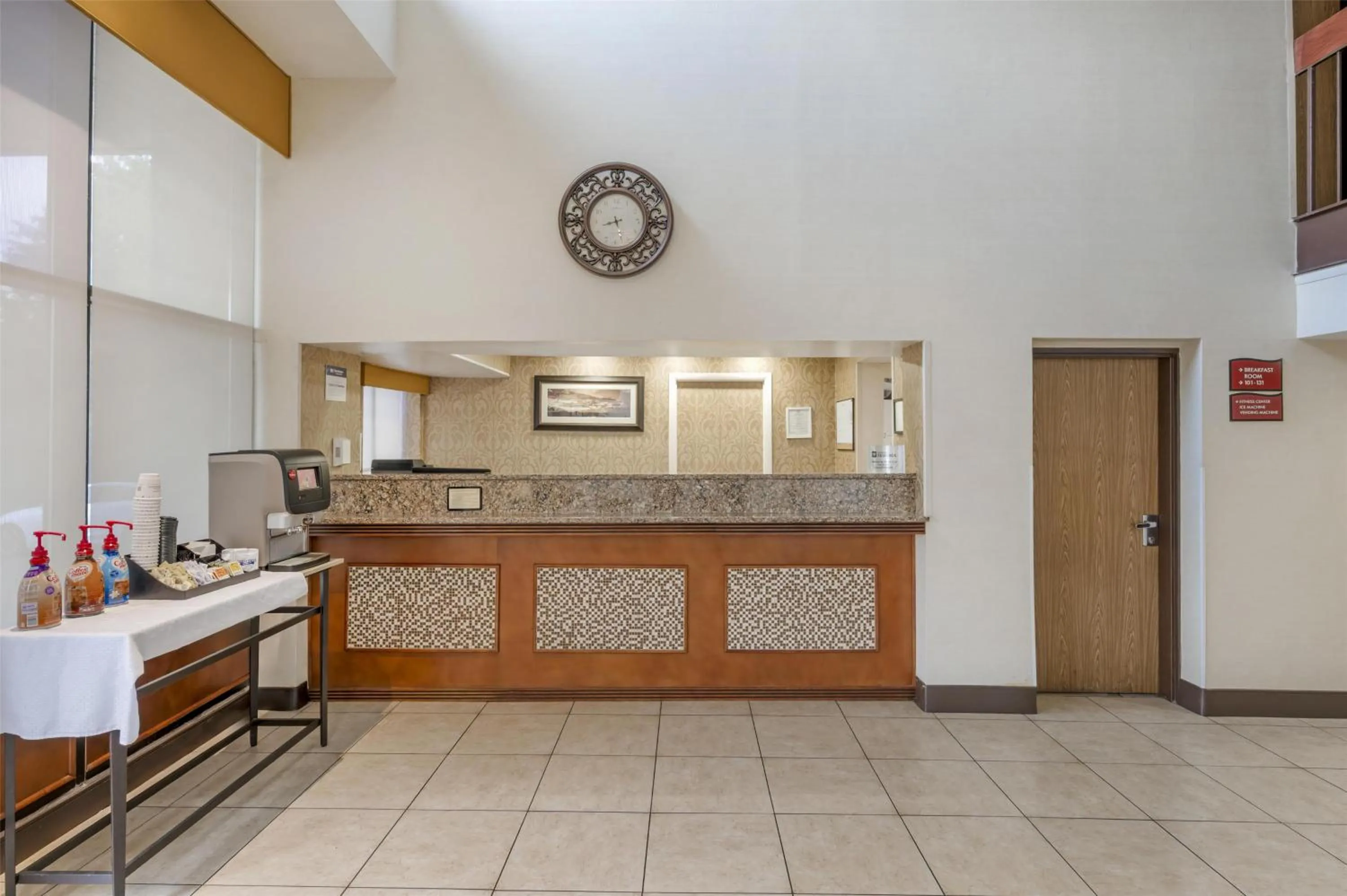 Lobby or reception in Best Western Manassas