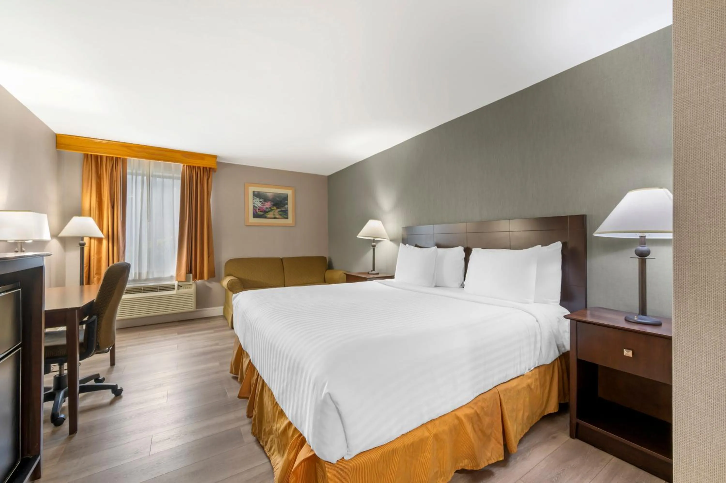 Bed in Best Western Manassas