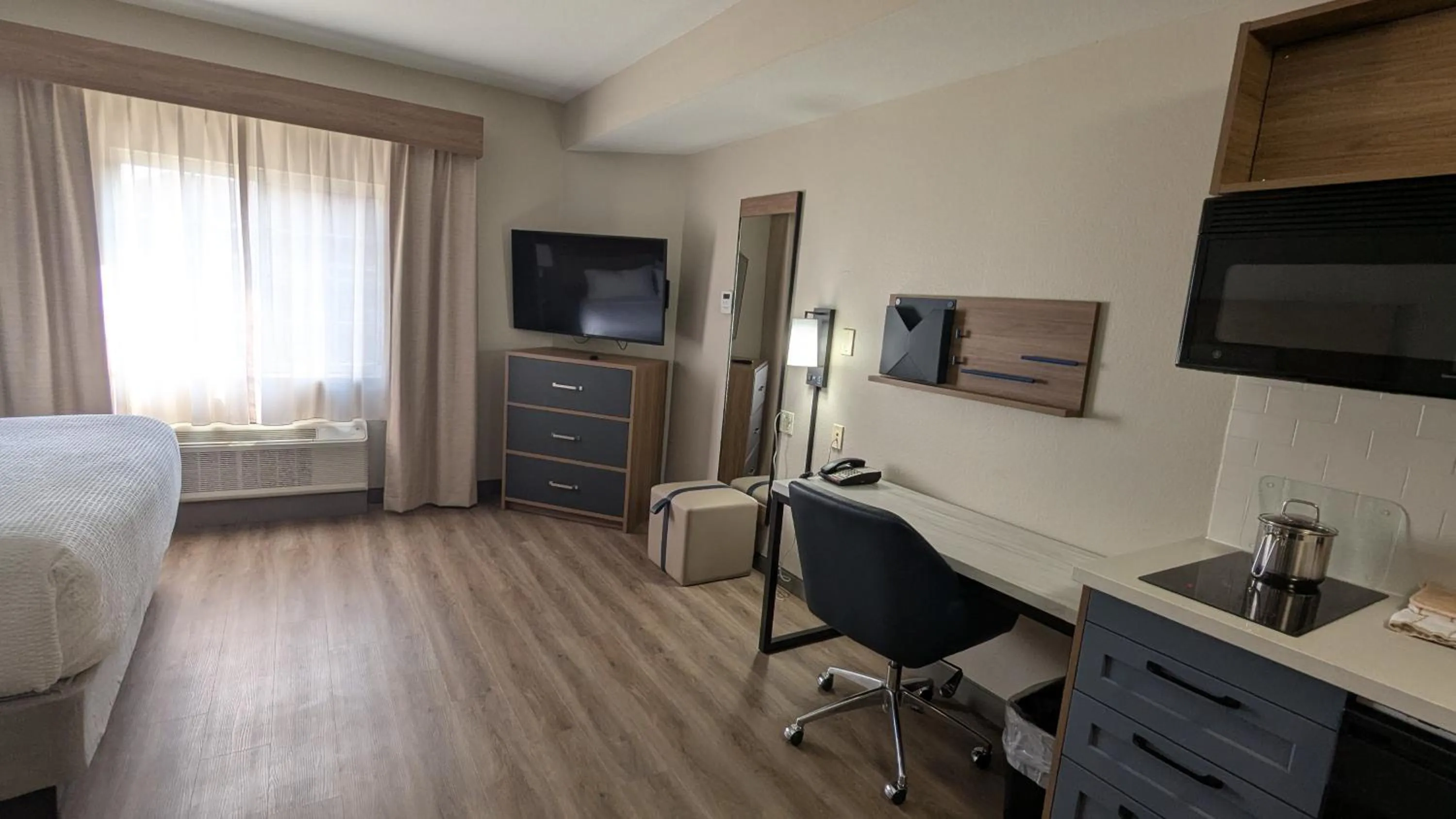 TV and multimedia, Bed in Candlewood Suites Conway by IHG