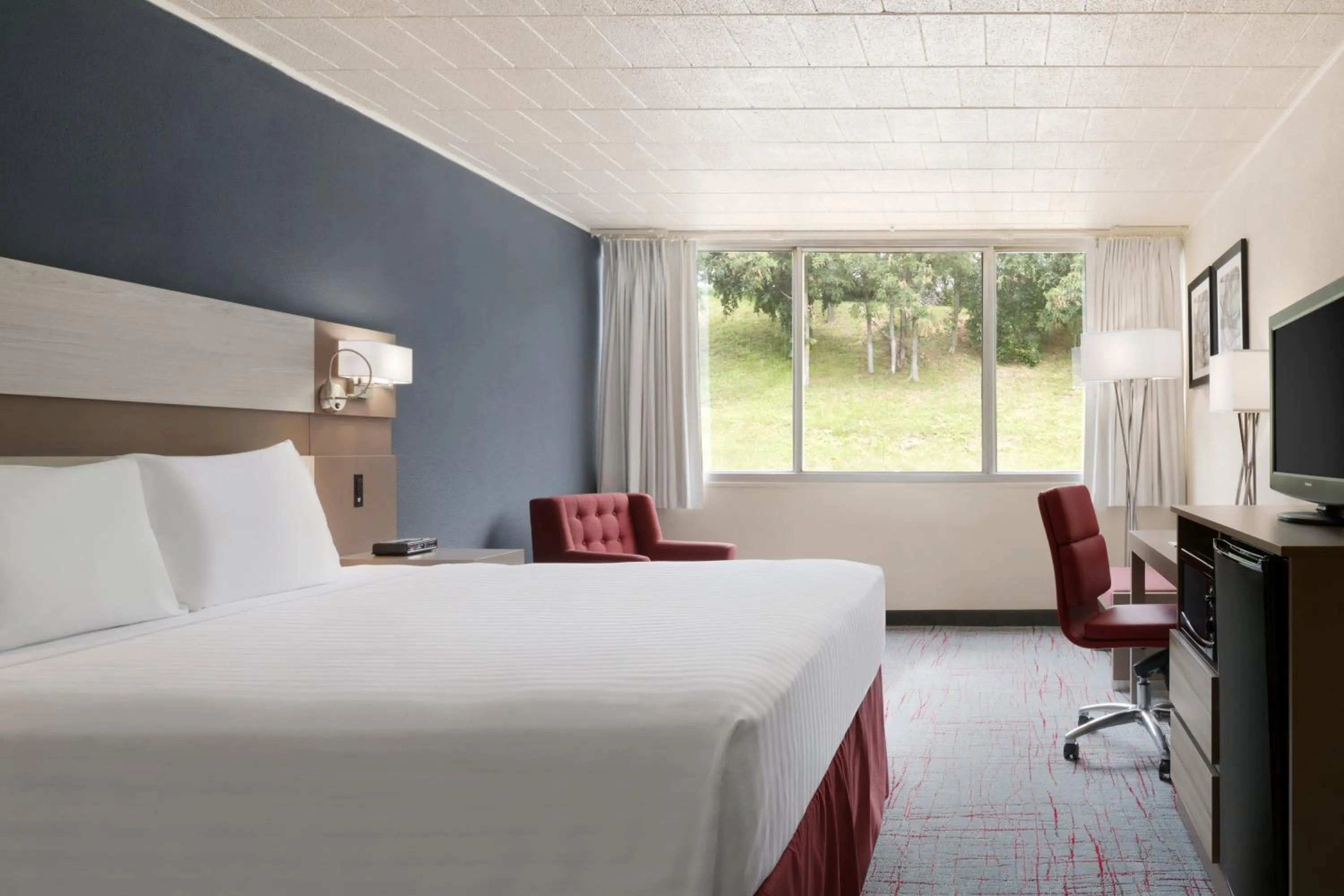 TV and multimedia in Ramada by Wyndham Uniontown