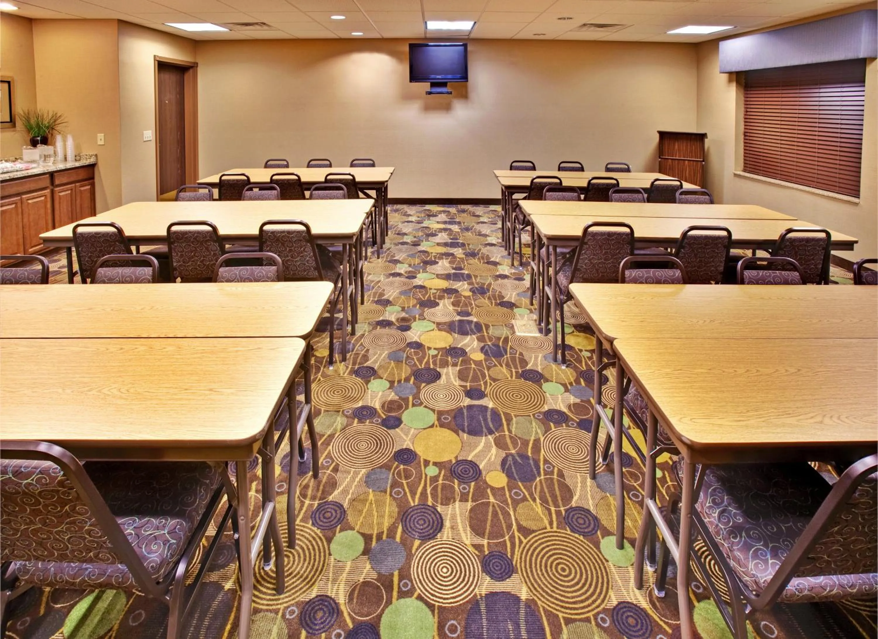Meeting/conference room in Holiday Inn Express Hotel & Suites - Dubuque West by IHG