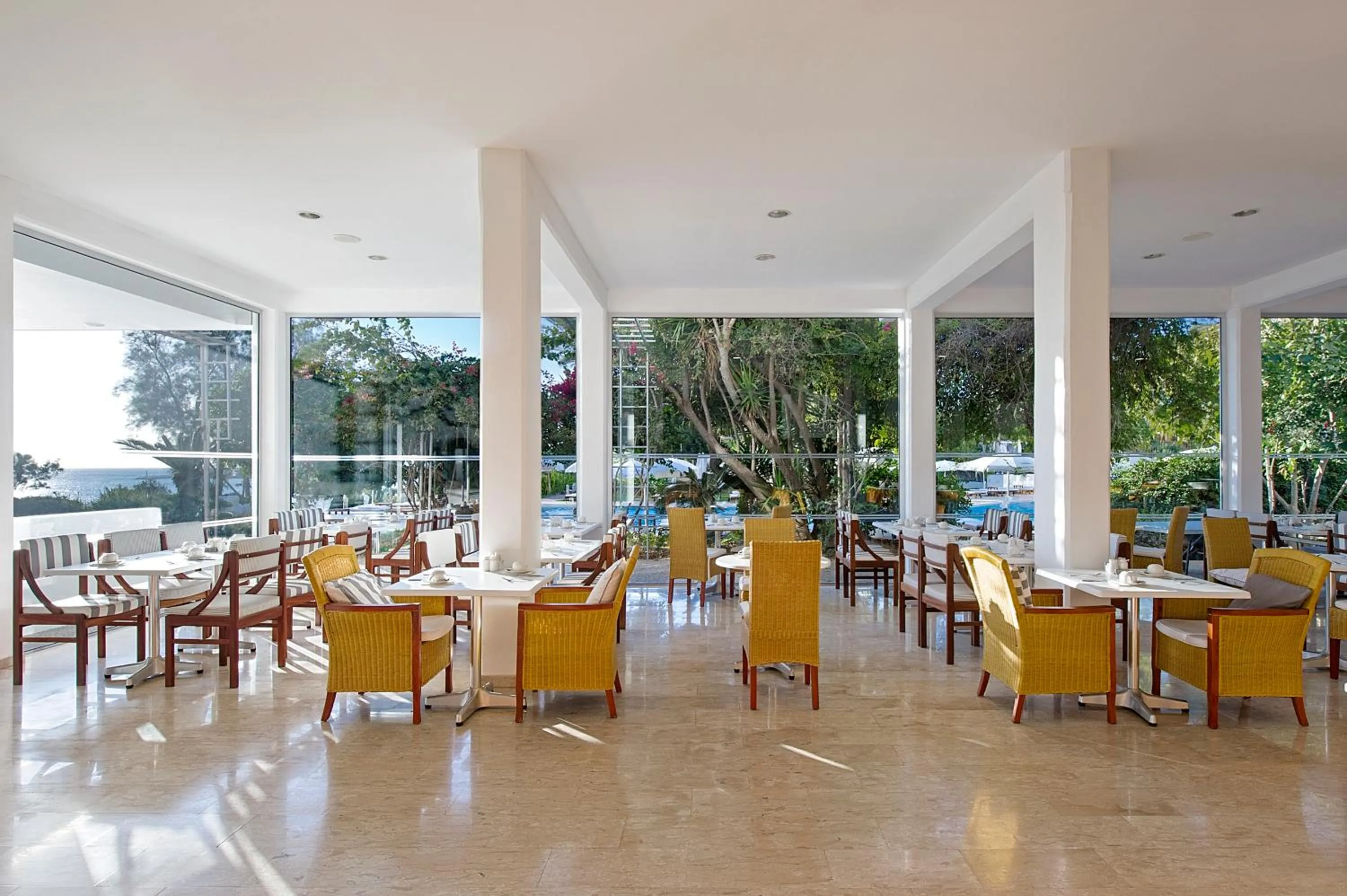 Restaurant/places to eat in Grecian Sands Hotel