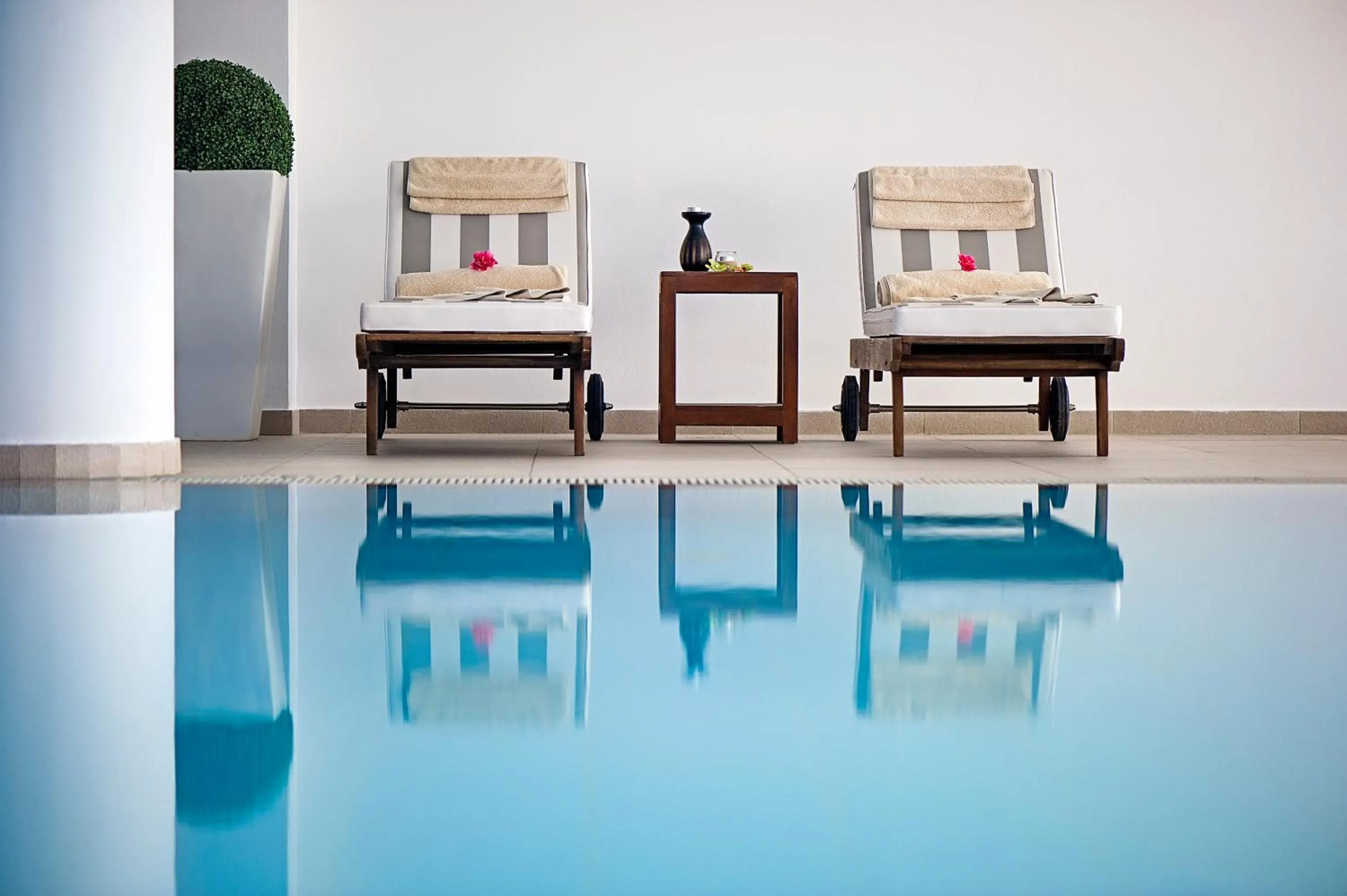 Swimming pool in Grecian Sands Hotel