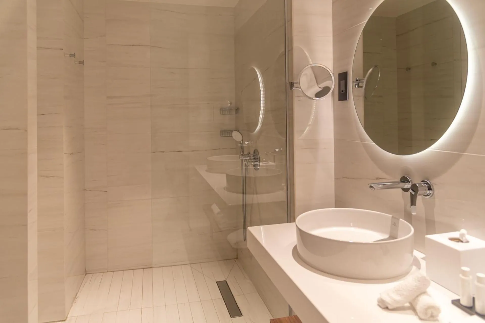 Shower in Grecian Sands Hotel