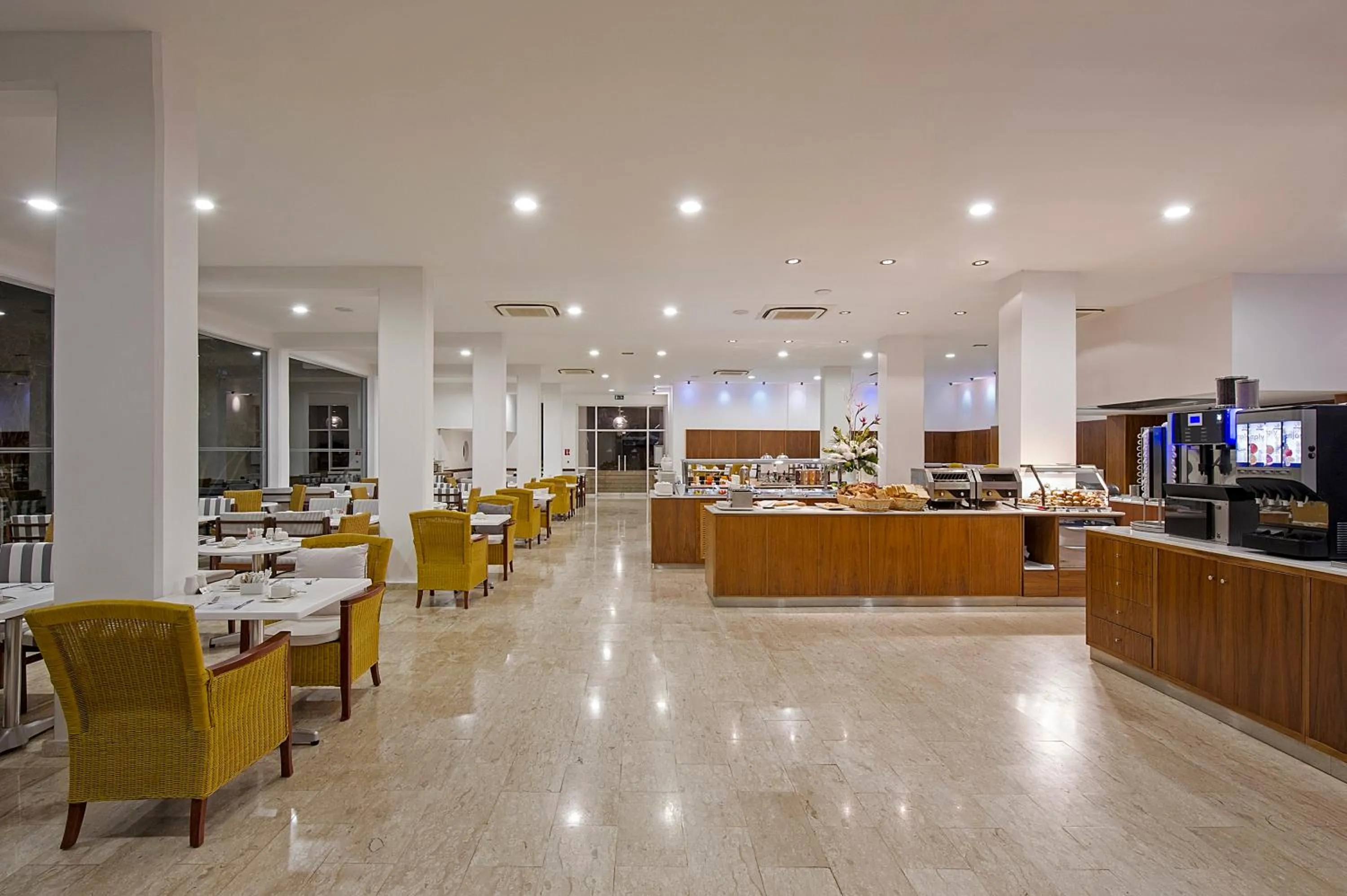 Restaurant/places to eat in Grecian Sands Hotel