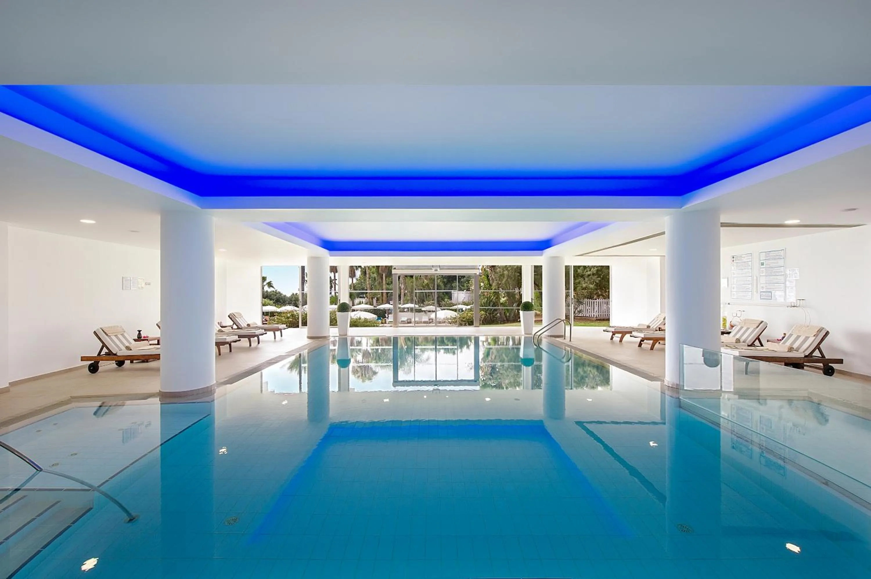 Swimming pool in Grecian Sands Hotel