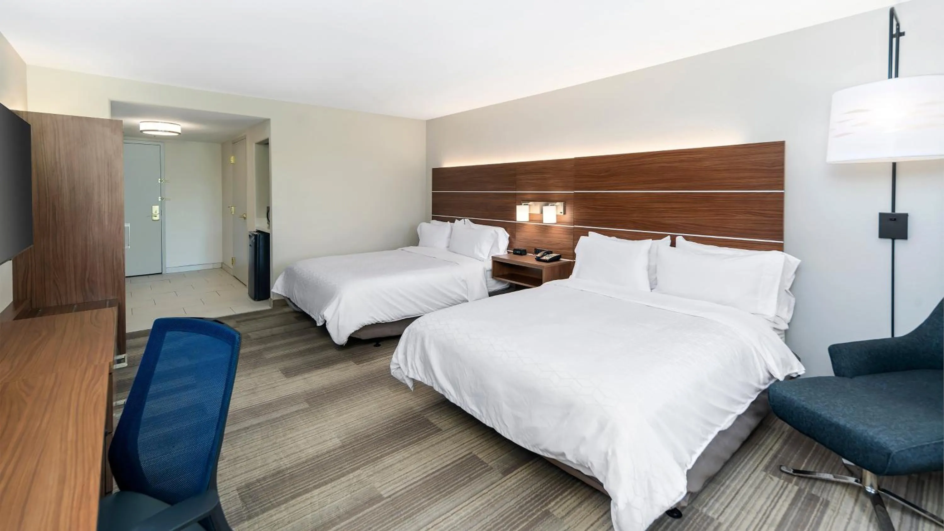 Photo of the whole room, Bed in Holiday Inn Express & Suites Dinuba West by IHG