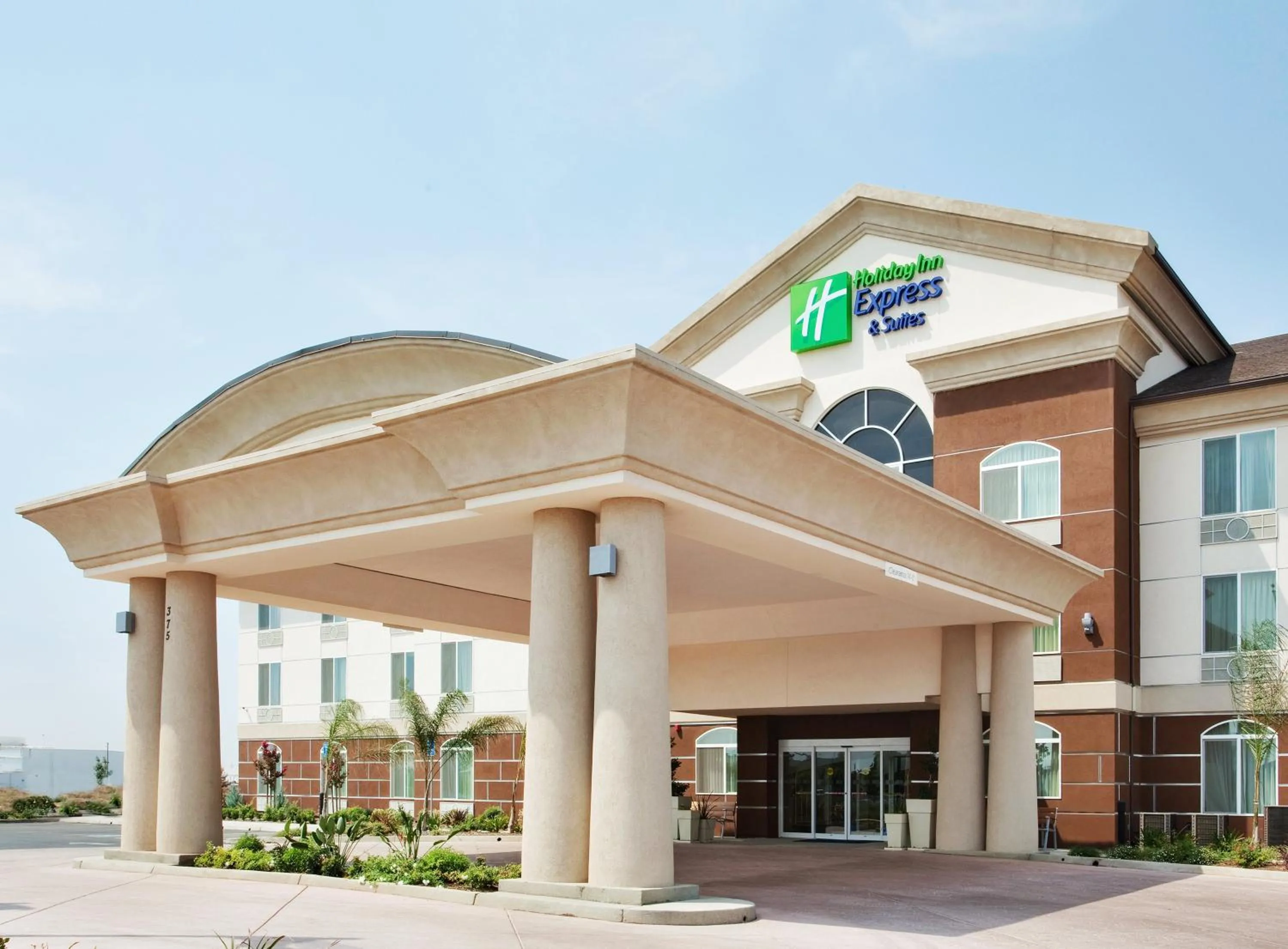 Property building in Holiday Inn Express & Suites Dinuba West by IHG