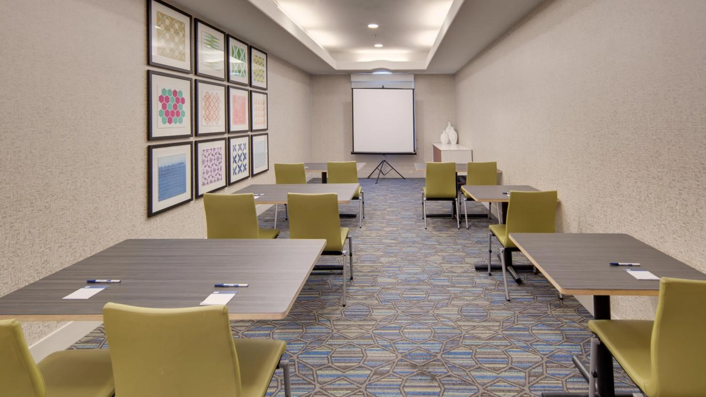 Meeting/conference room in Holiday Inn Express & Suites Dinuba West by IHG