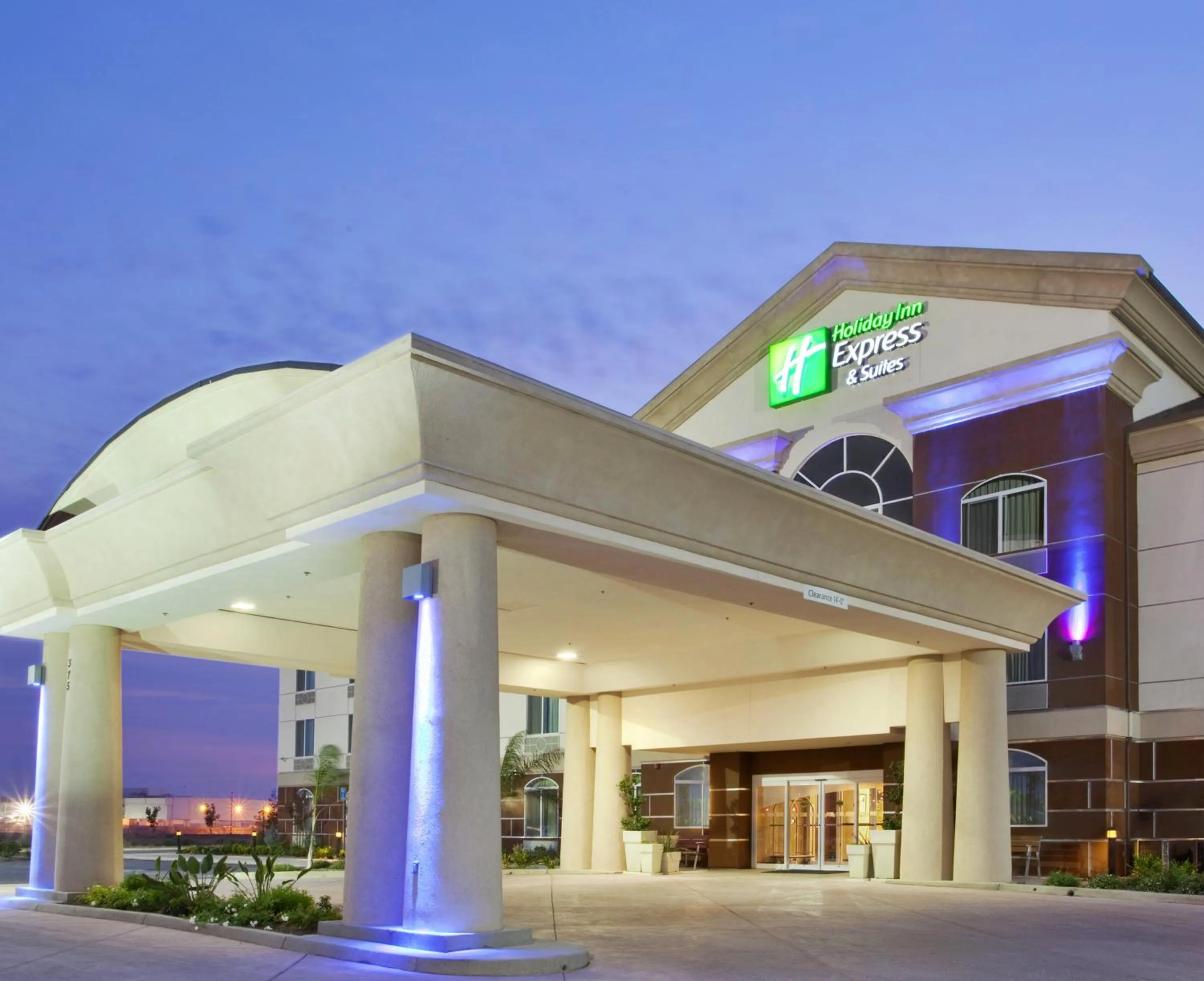 Property building in Holiday Inn Express & Suites Dinuba West by IHG