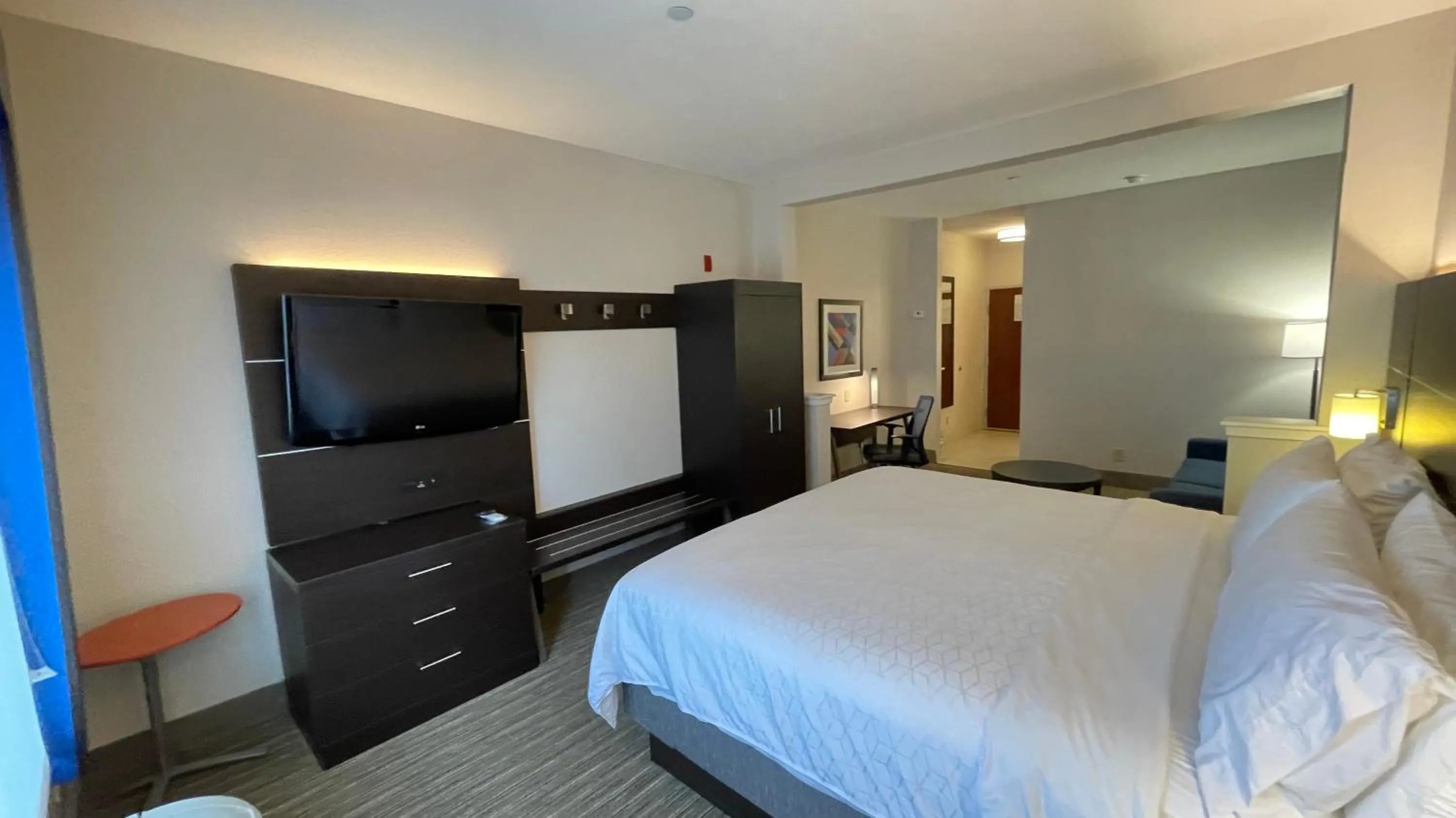 Photo of the whole room, Bed in Holiday Inn Express Hotel & Suites Decatur, TX by IHG