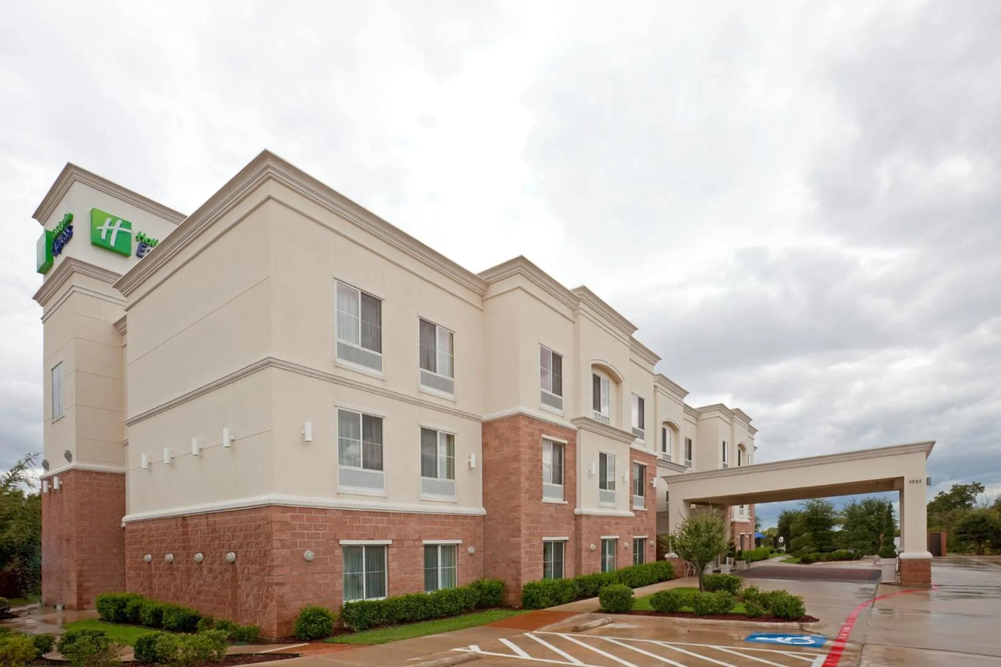 Property building in Holiday Inn Express Hotel & Suites Decatur, TX by IHG