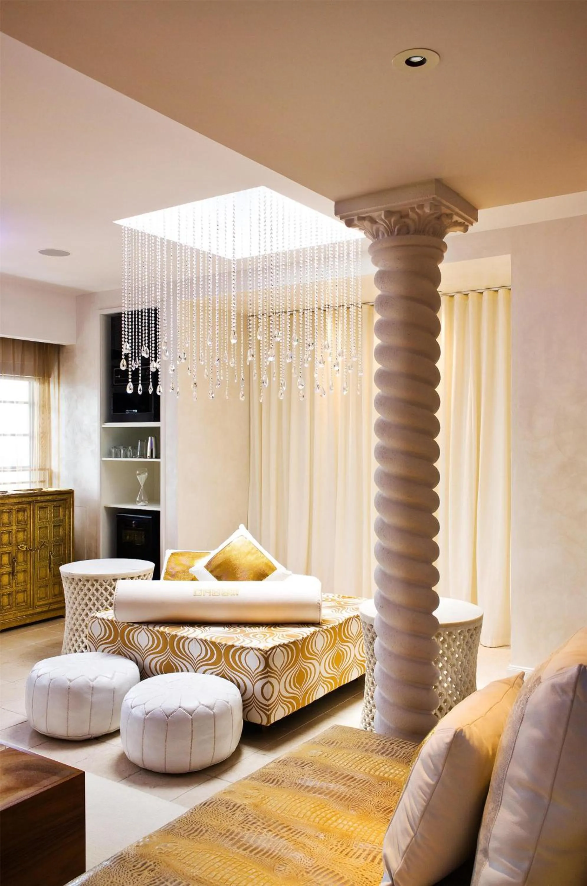 Photo of the whole room, Bed in Dream South Beach, by Hyatt