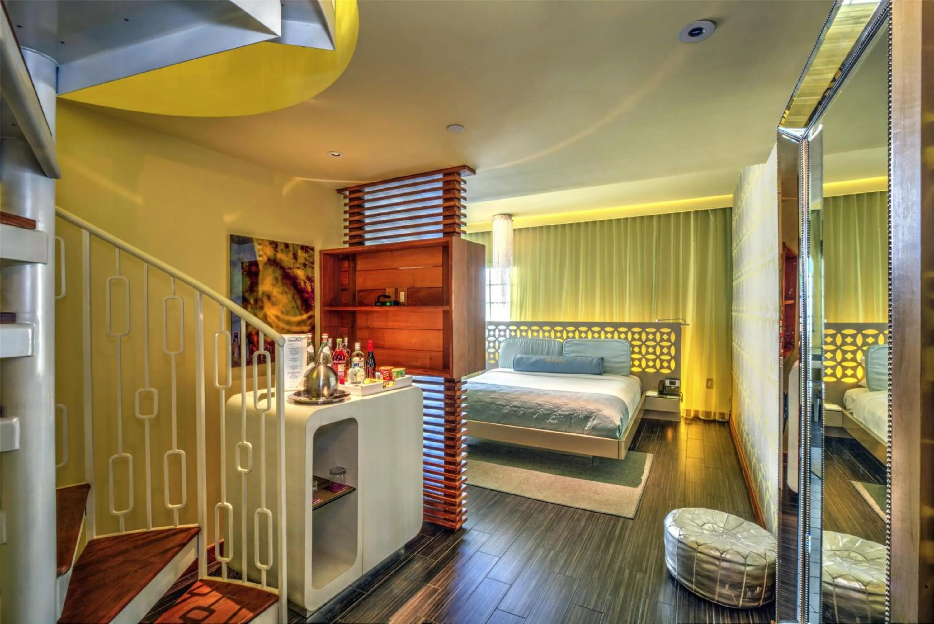 Photo of the whole room, Bed in Dream South Beach, by Hyatt