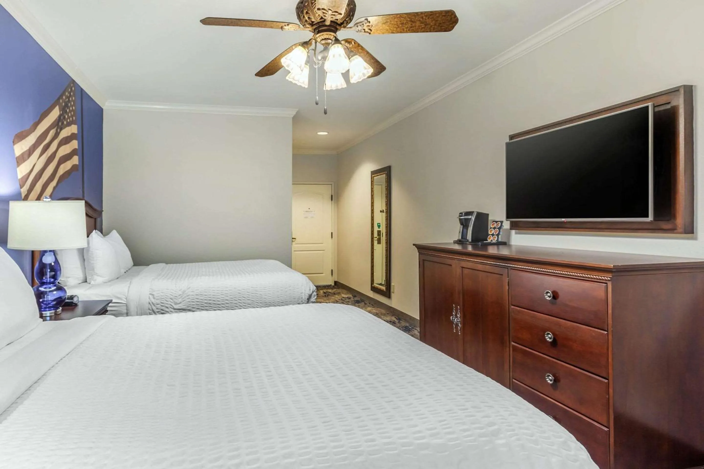 Bedroom, Bed in Clarion Pointe Sulphur Springs