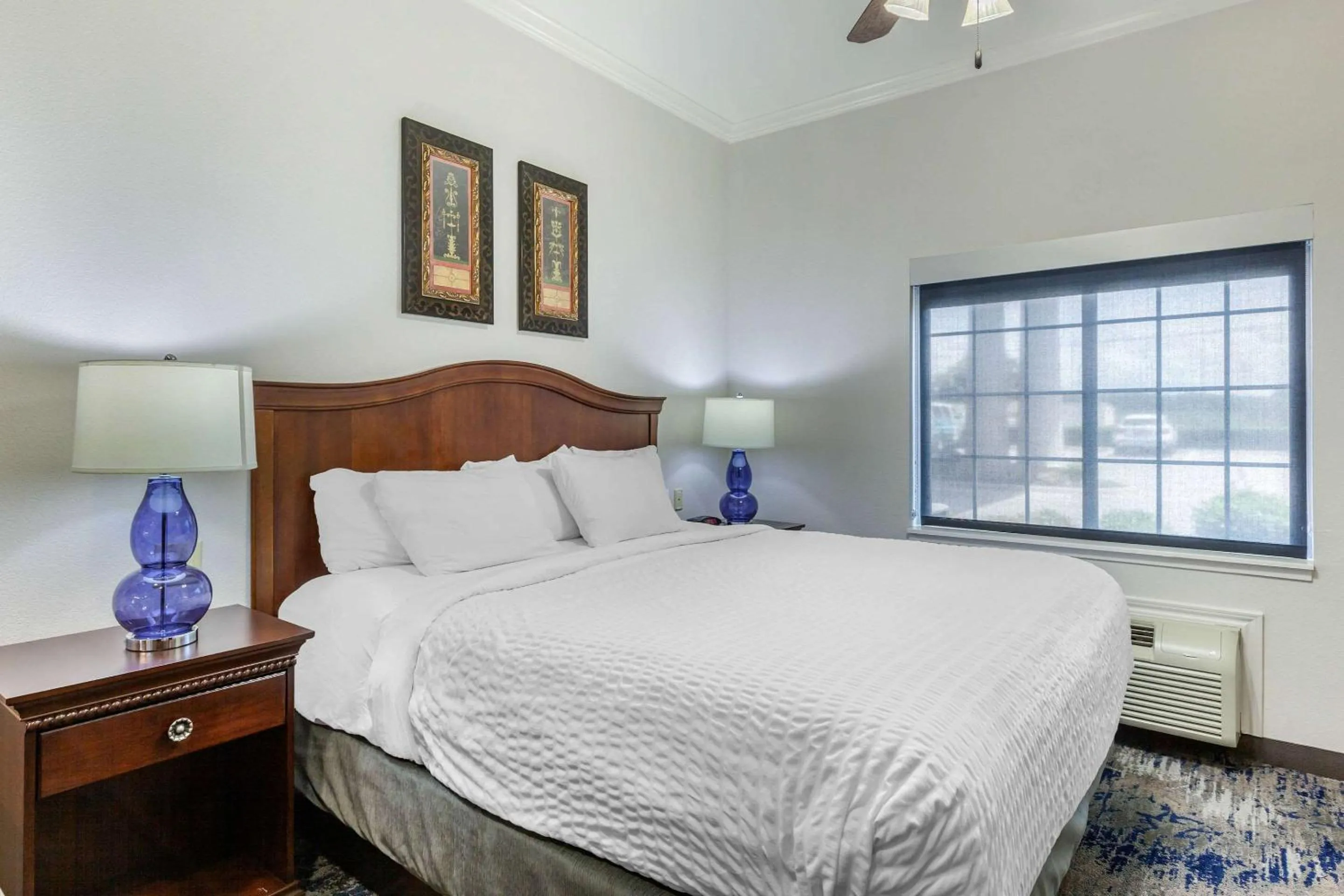 Bedroom, Bed in Clarion Pointe Sulphur Springs