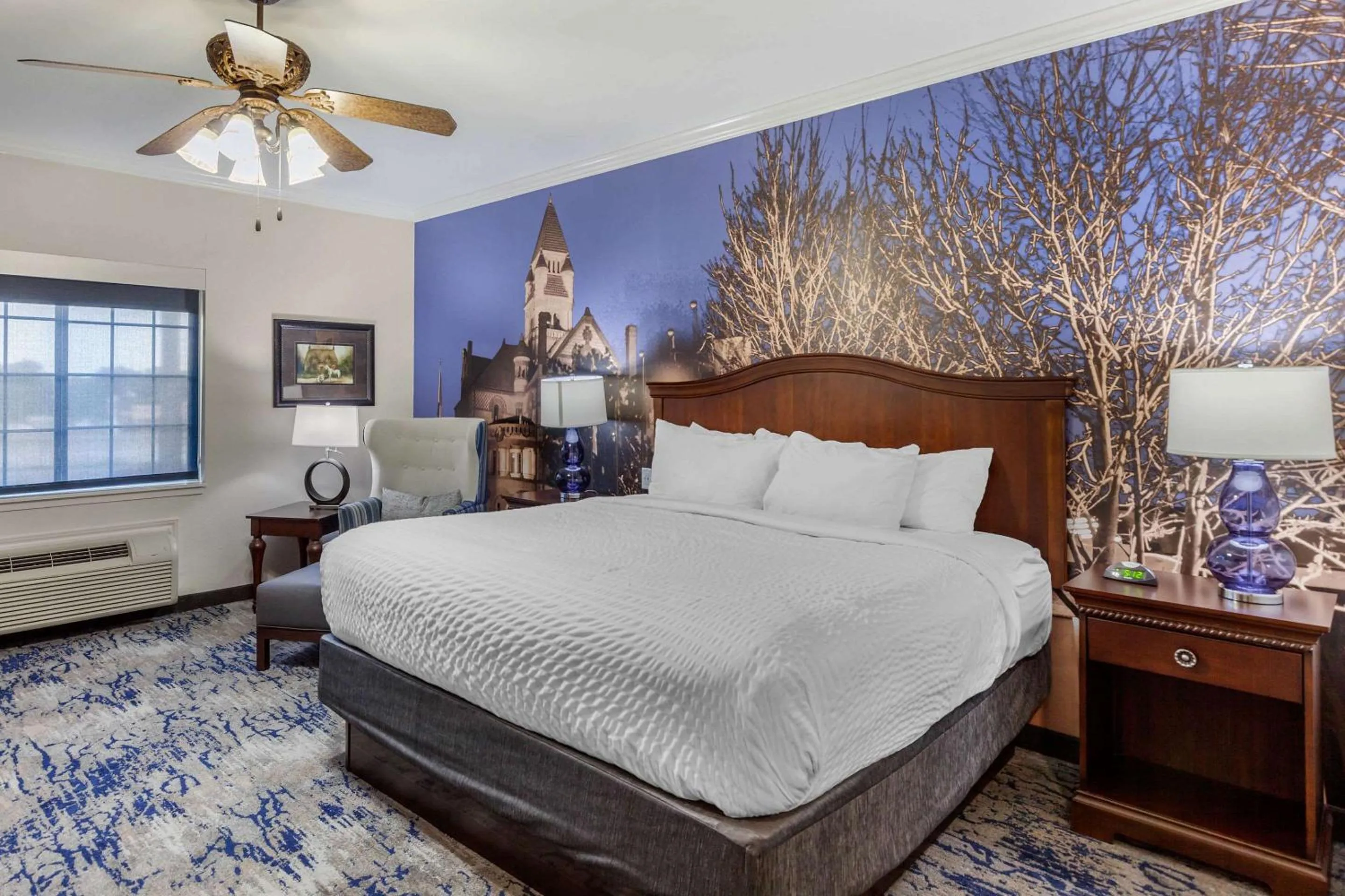 Bedroom, Bed in Clarion Pointe Sulphur Springs