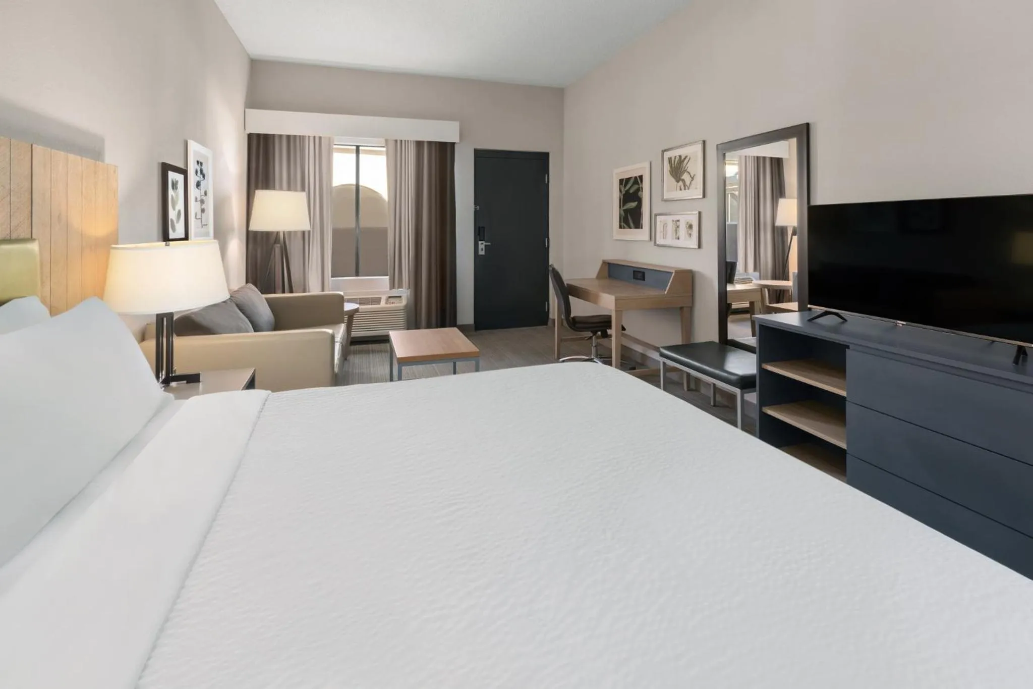 Photo of the whole room, Bed in Holiday Inn El Paso West – Sunland Park by IHG