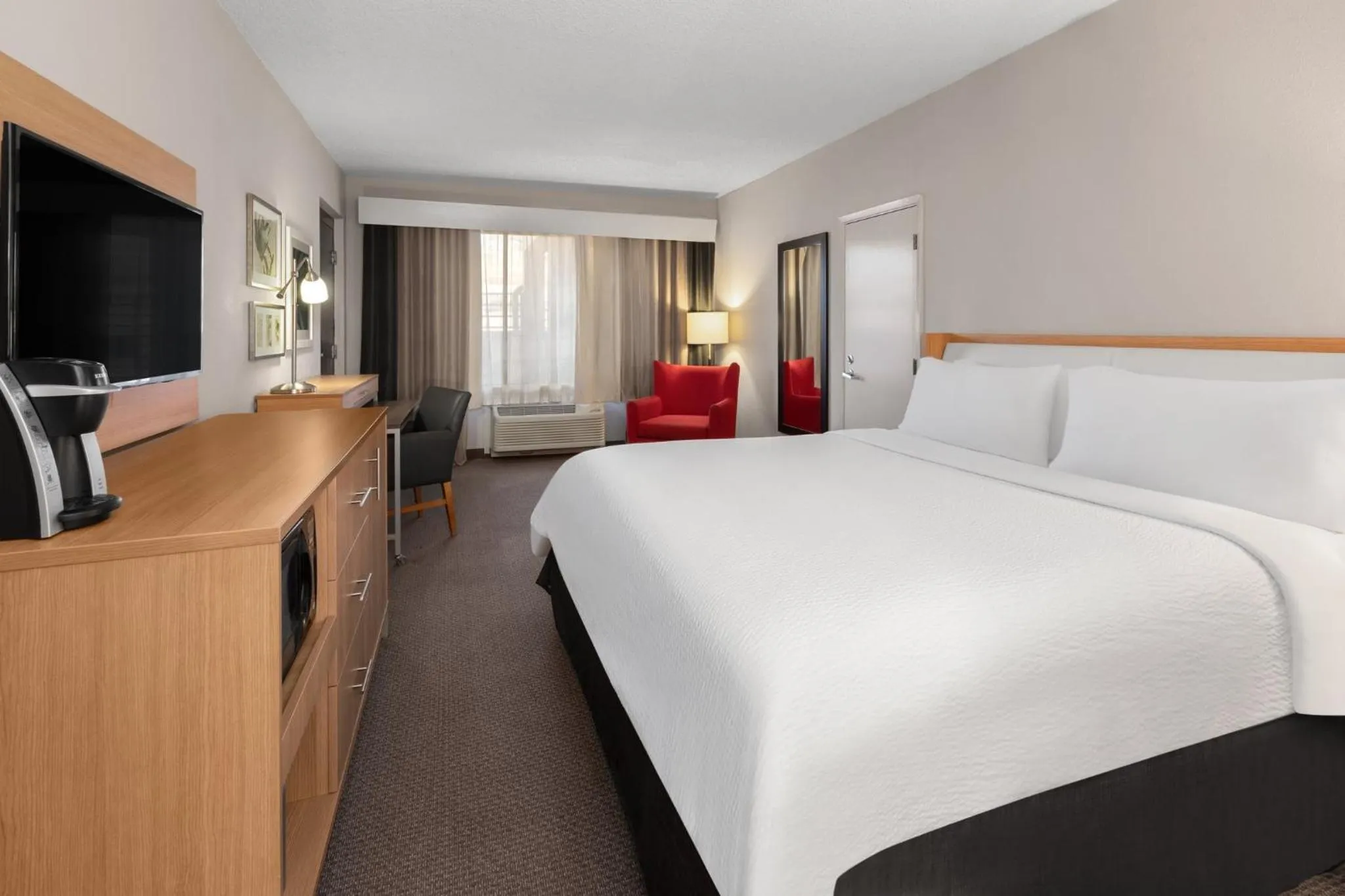 Photo of the whole room, Bed in Holiday Inn El Paso West – Sunland Park by IHG
