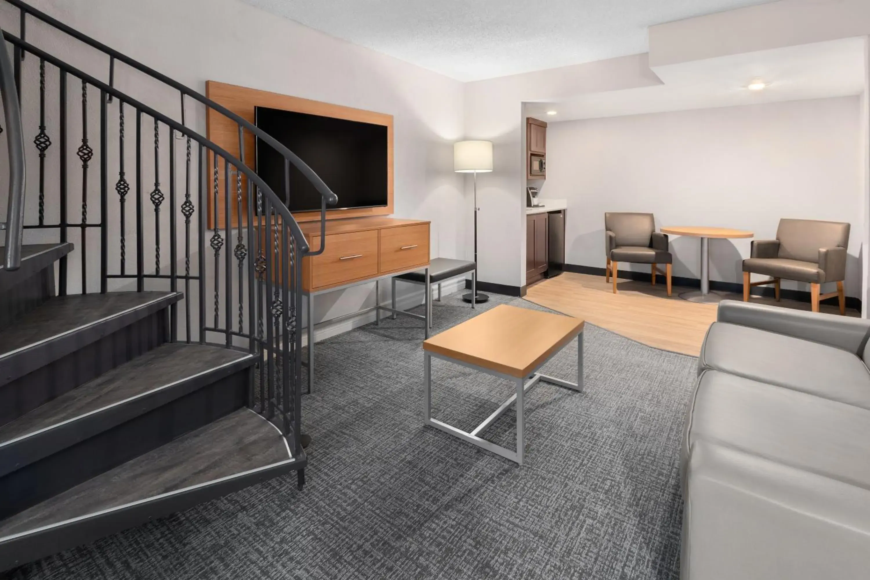 King Suite - Non-Smoking in Holiday Inn El Paso West – Sunland Park by IHG King Suite - Non-Smoking in Holiday Inn El Paso West – Sunland Park by IHG