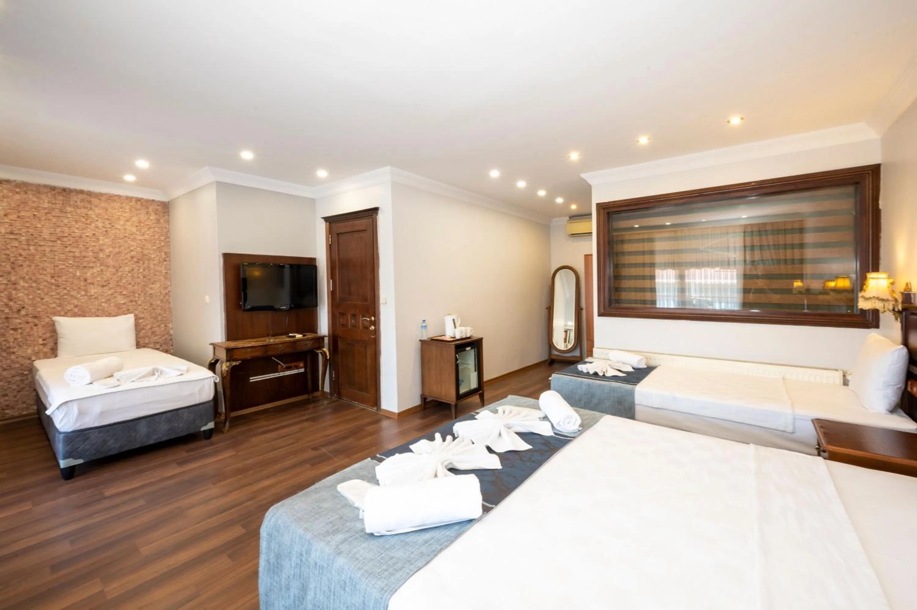 Photo of the whole room, Bed in Valdivia Hotel