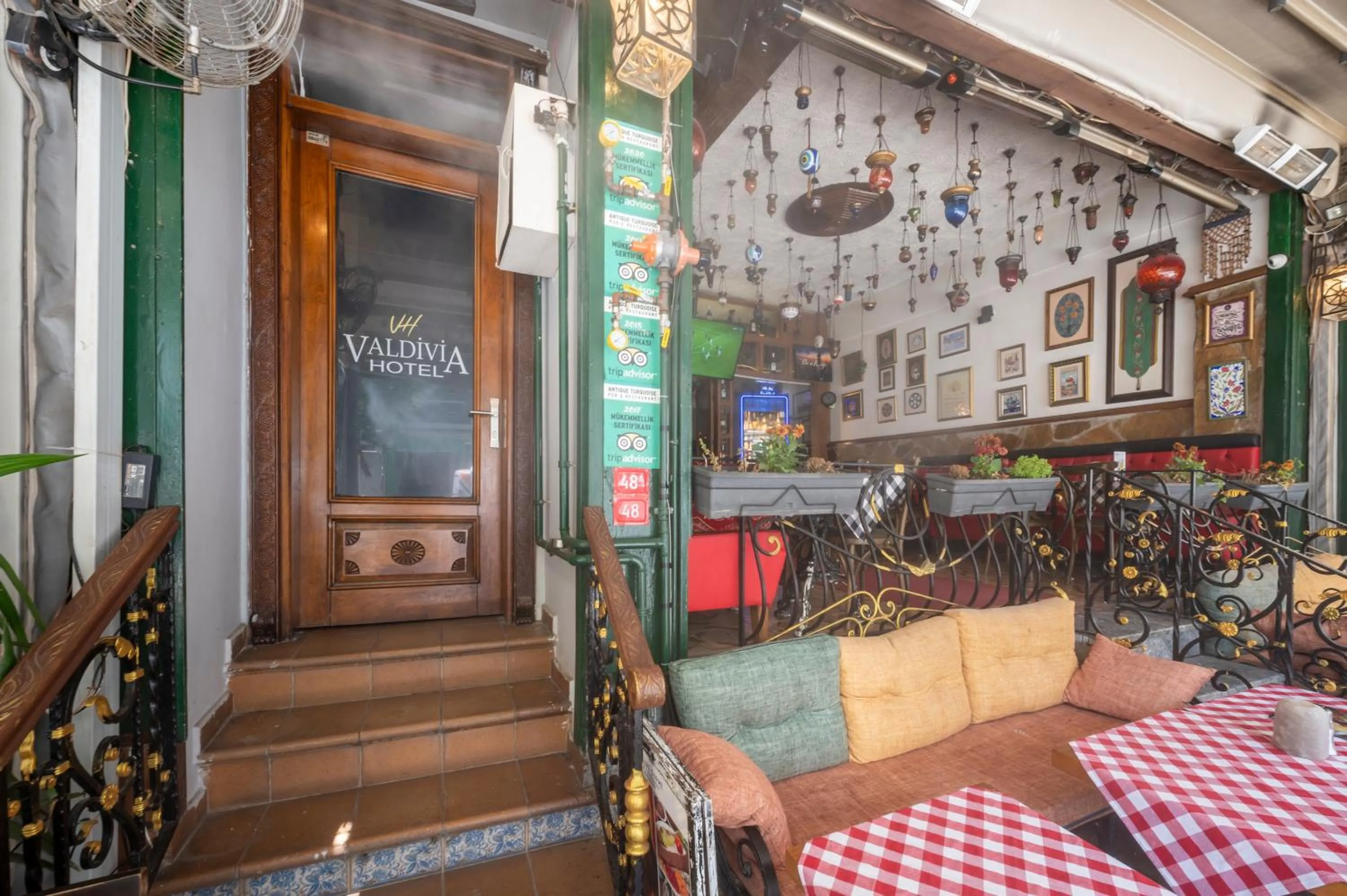 Facade/entrance in Valdivia Hotel