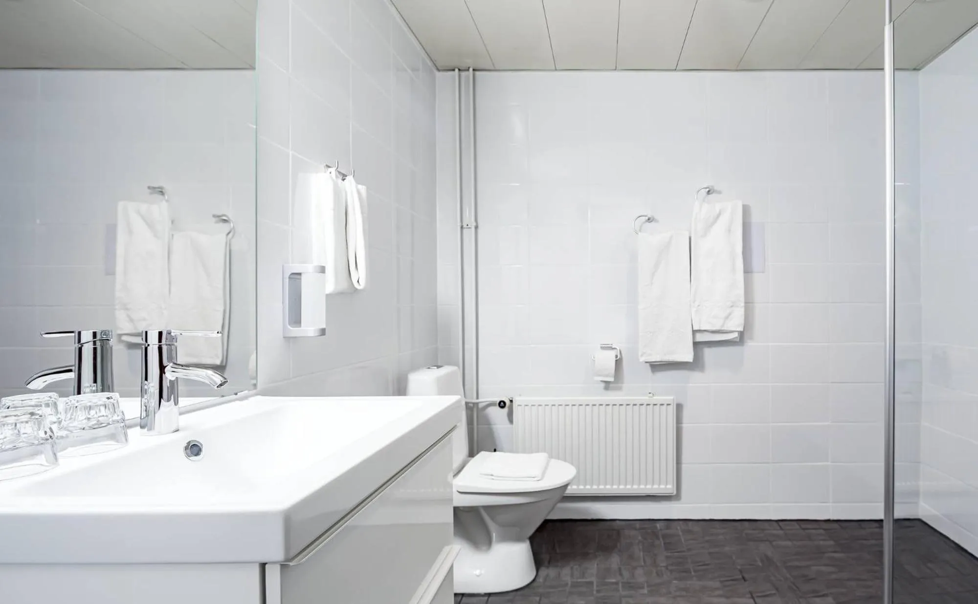 Shower in Hotel Seurahuone Riihimäki