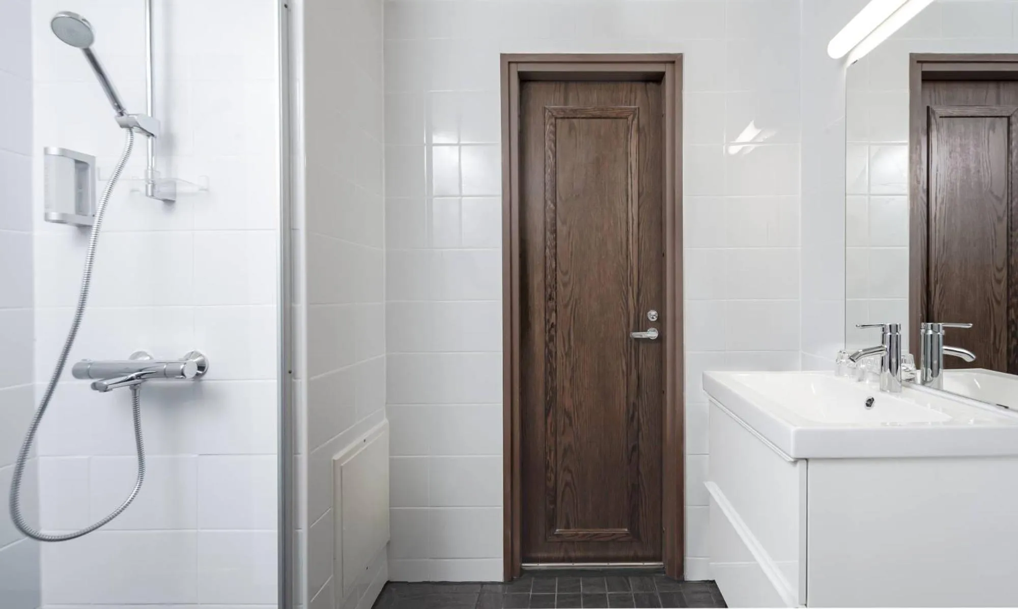 Shower in Hotel Seurahuone Riihimäki