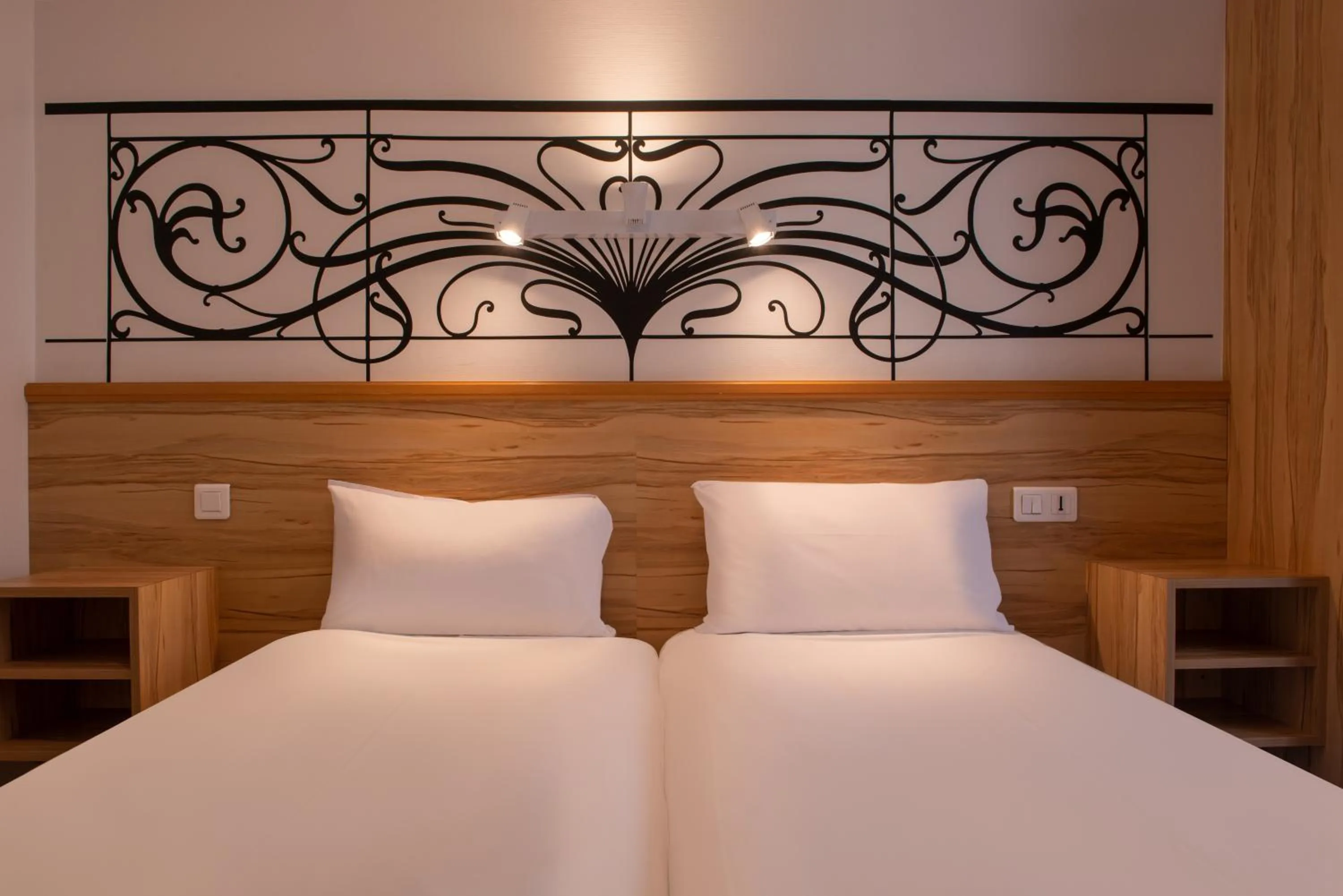 Bed in Au Pacific Hotel