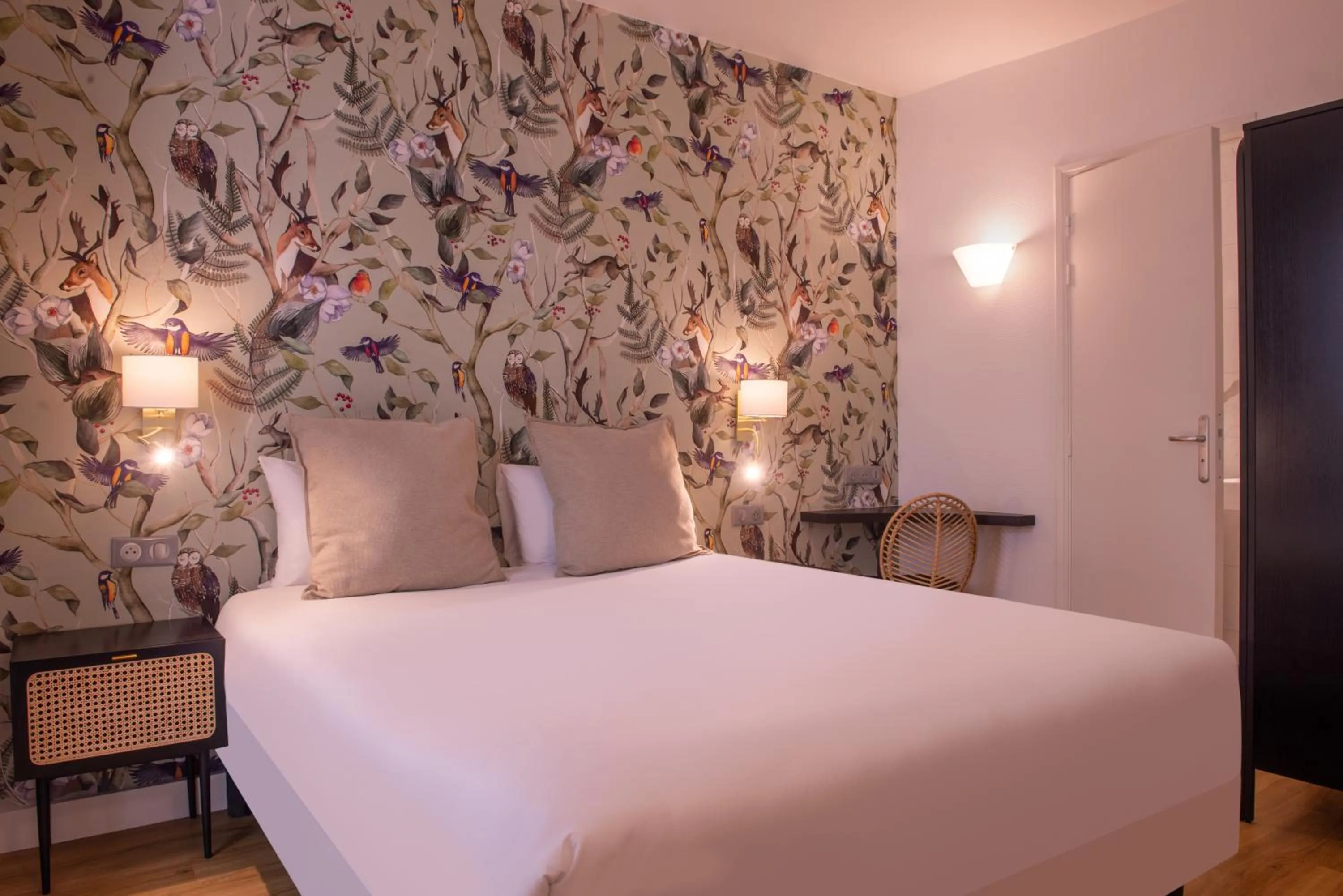 Bed in Au Pacific Hotel