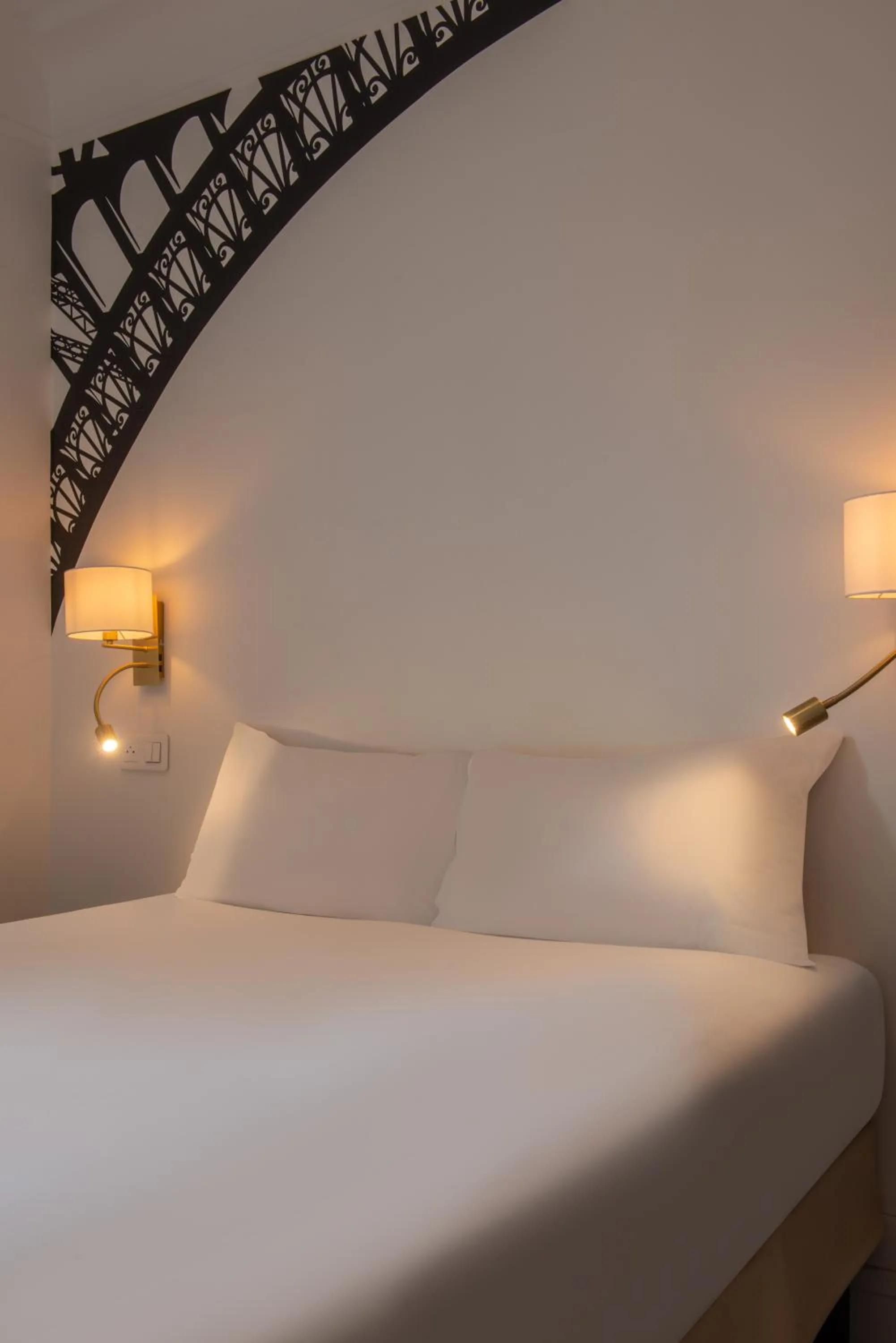 Bed in Au Pacific Hotel