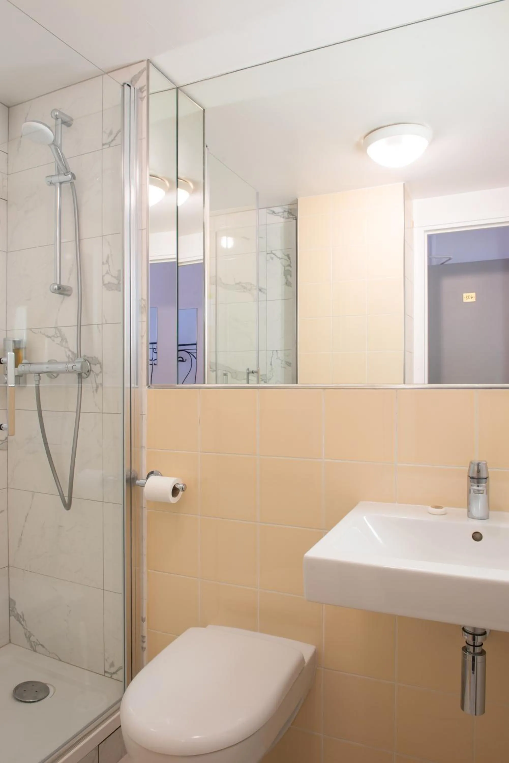 Pacific Hotel Fondary