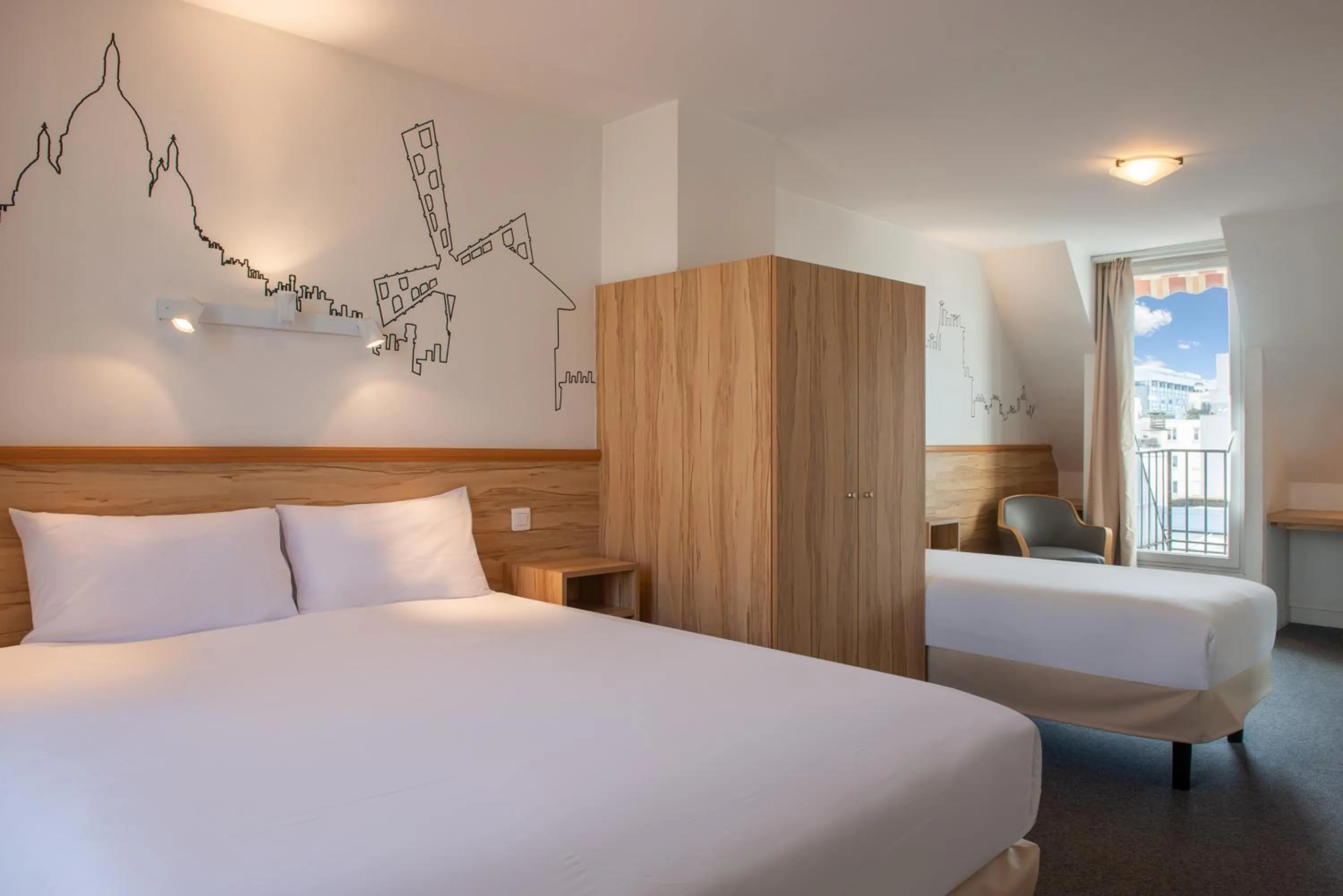 Bed in Au Pacific Hotel