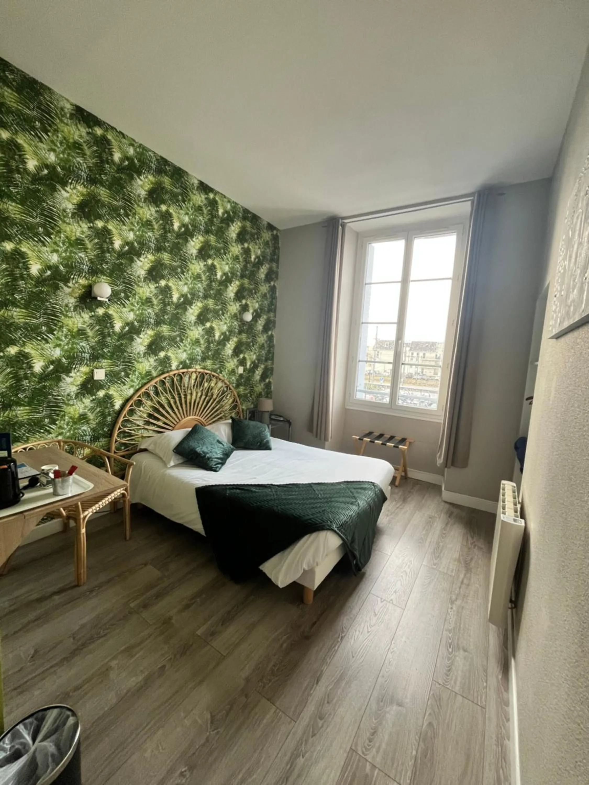Photo of the whole room, Bed in Hôtel de Bretagne