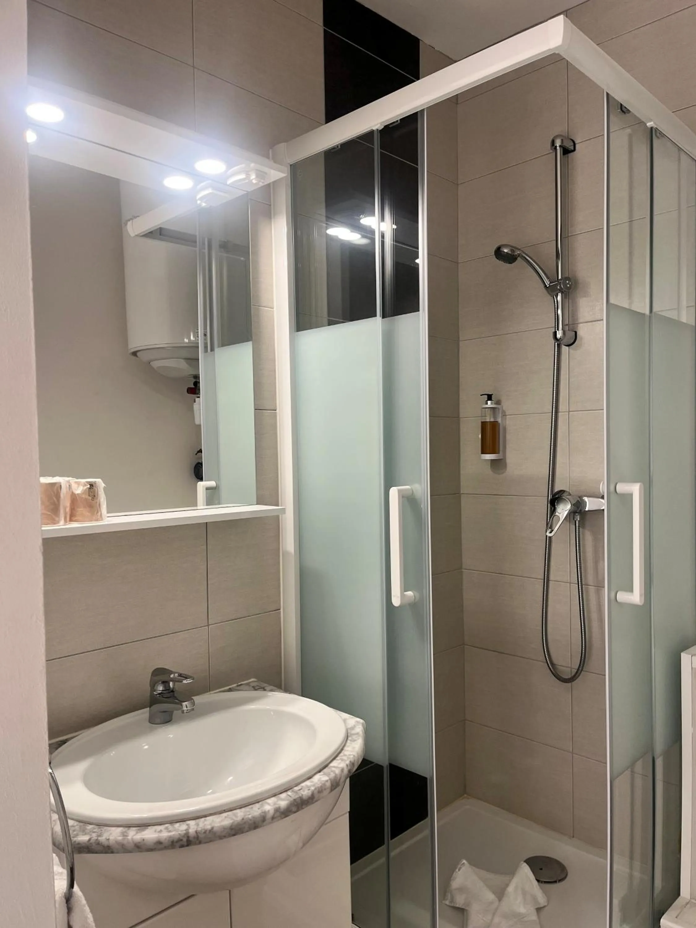 Hôtel de Bretagne - anciennement Queen Serenity Hotel