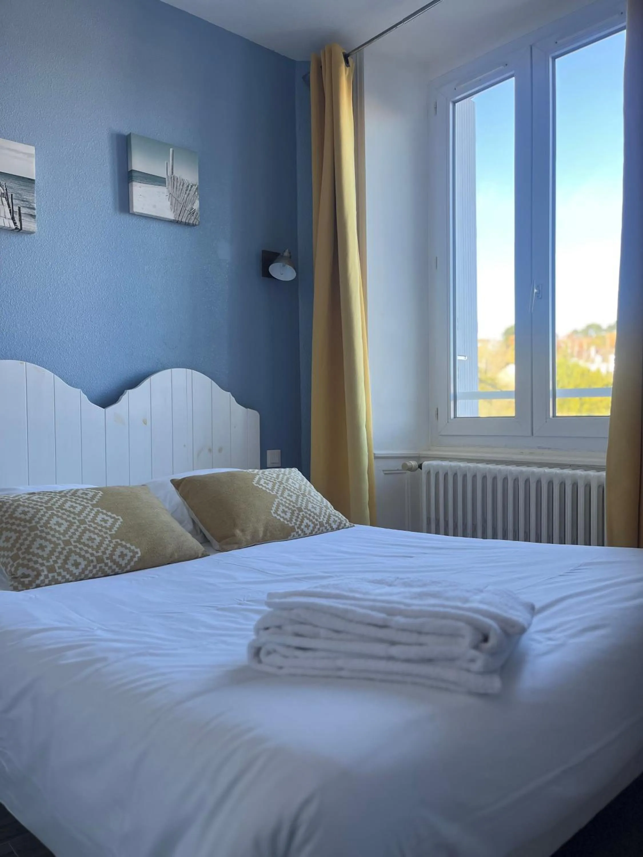 Bed in Hôtel de Bretagne
