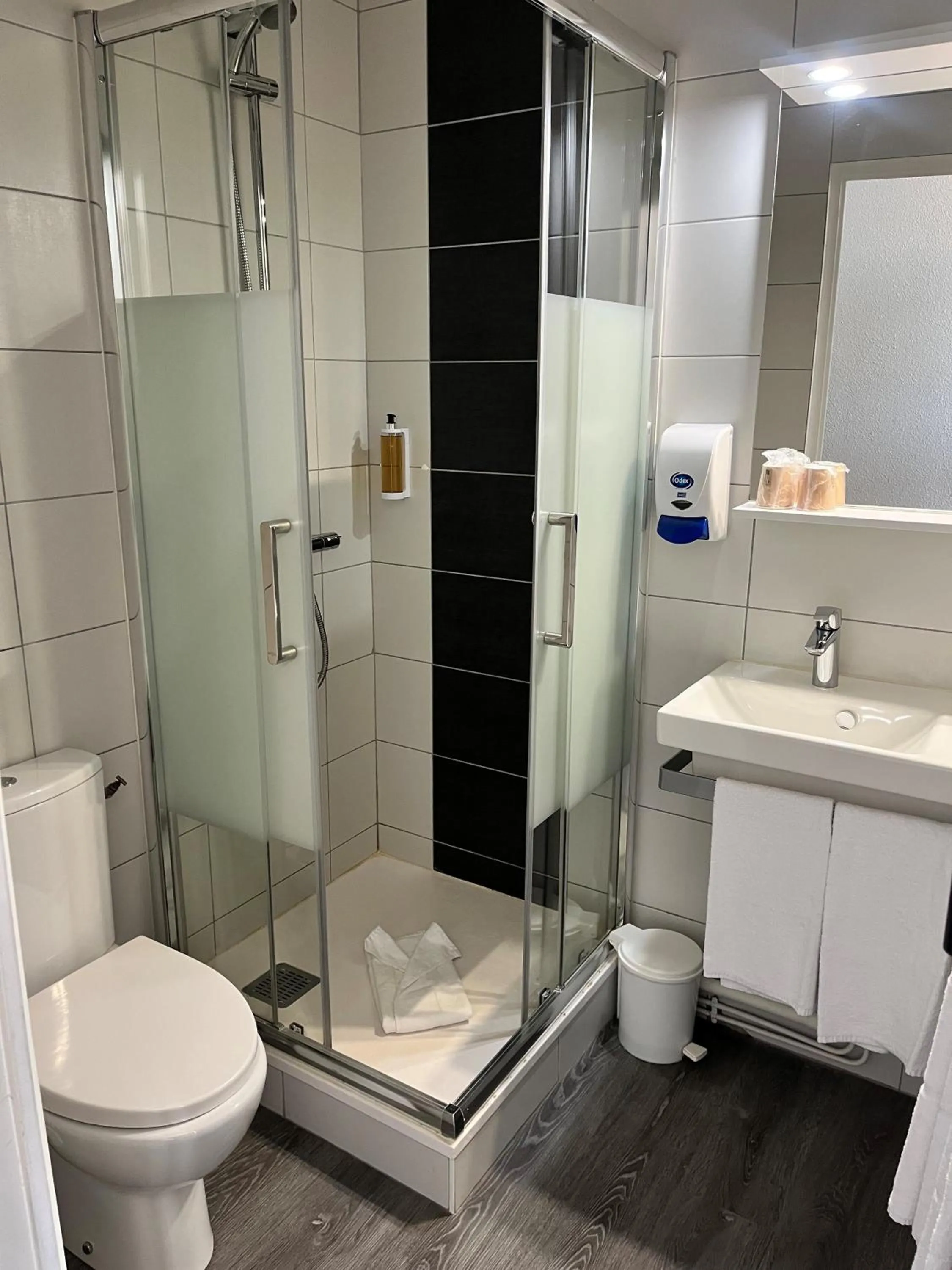 Hôtel de Bretagne - anciennement Queen Serenity Hotel