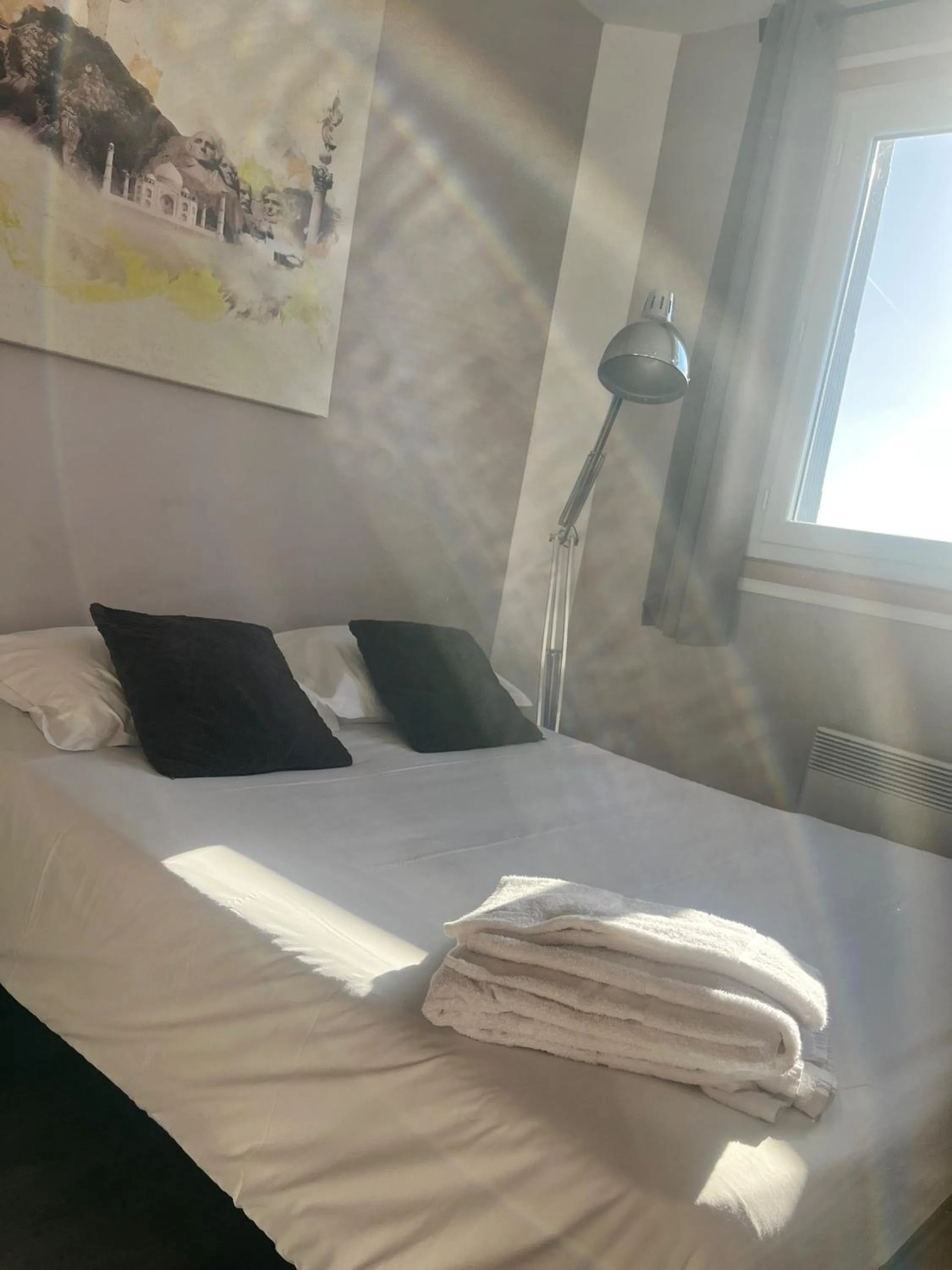 Bed in Hôtel de Bretagne