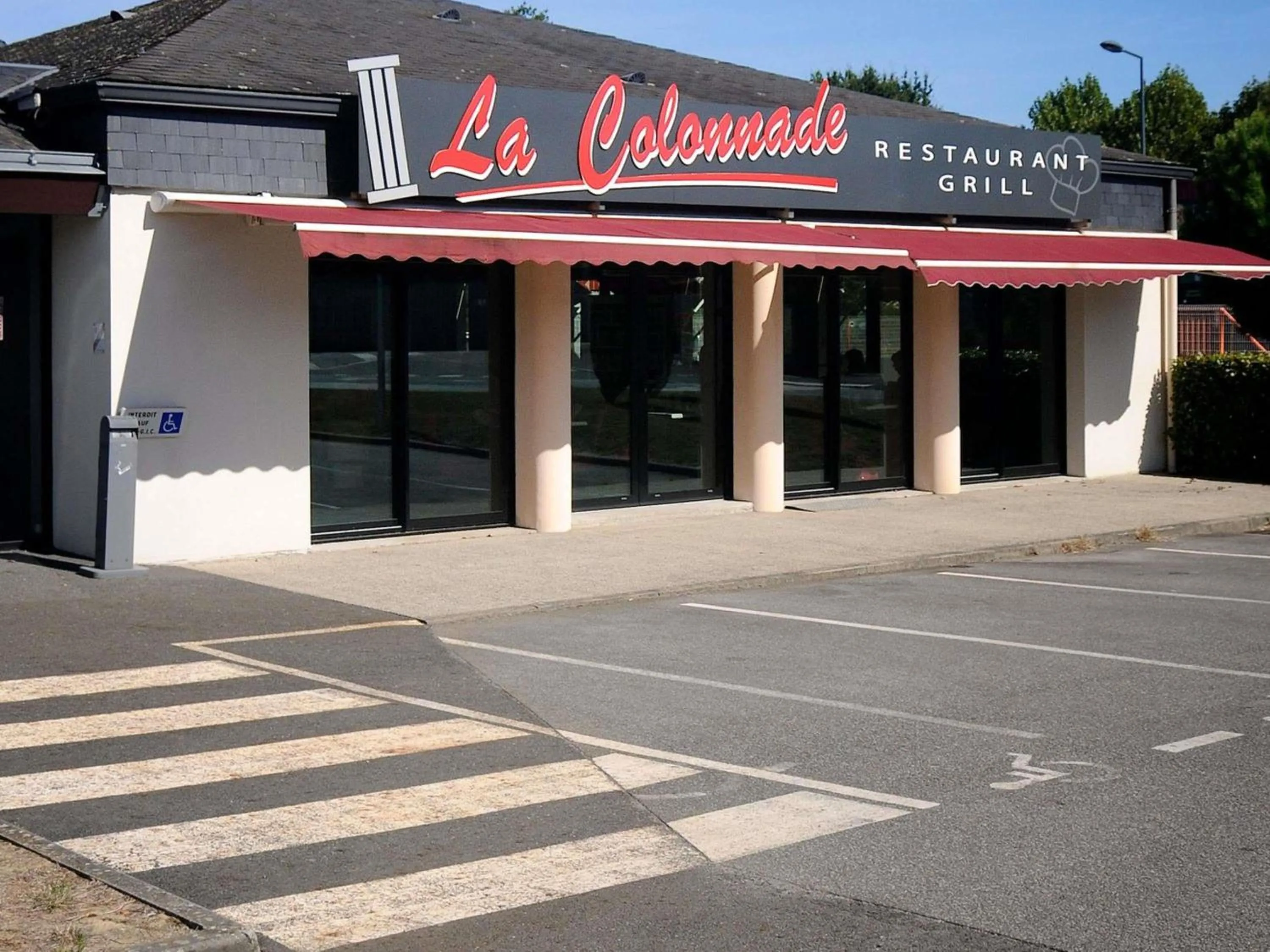 Restaurant/places to eat in ibis Styles Segre