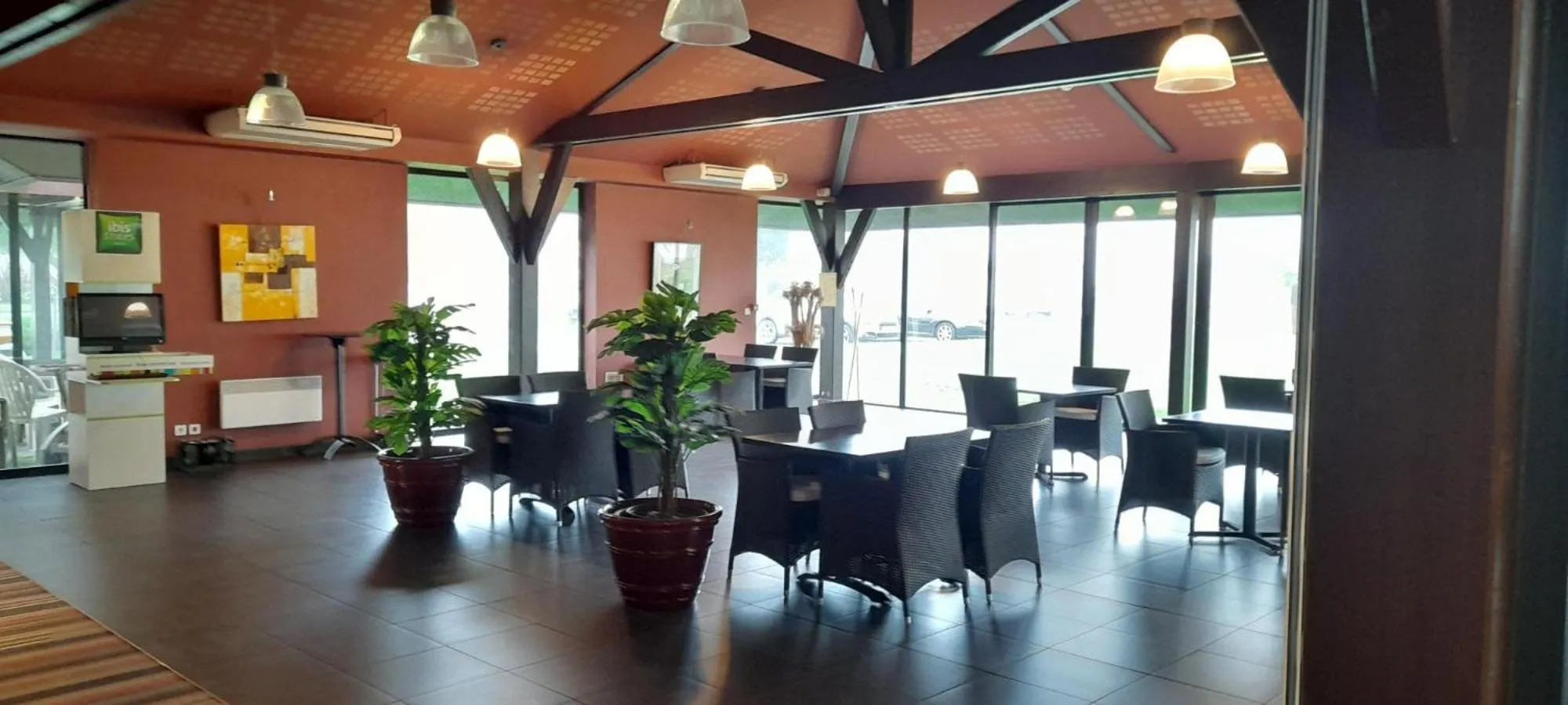 Seating area in ibis Styles Segre