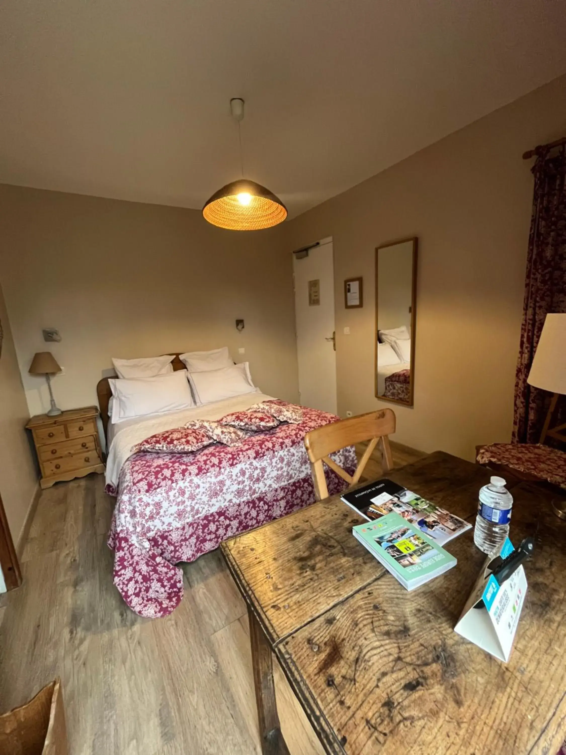 Standard Double Room in Logis Hôtel De La Chapelle Standard Double Room in Logis Hôtel De La Chapelle